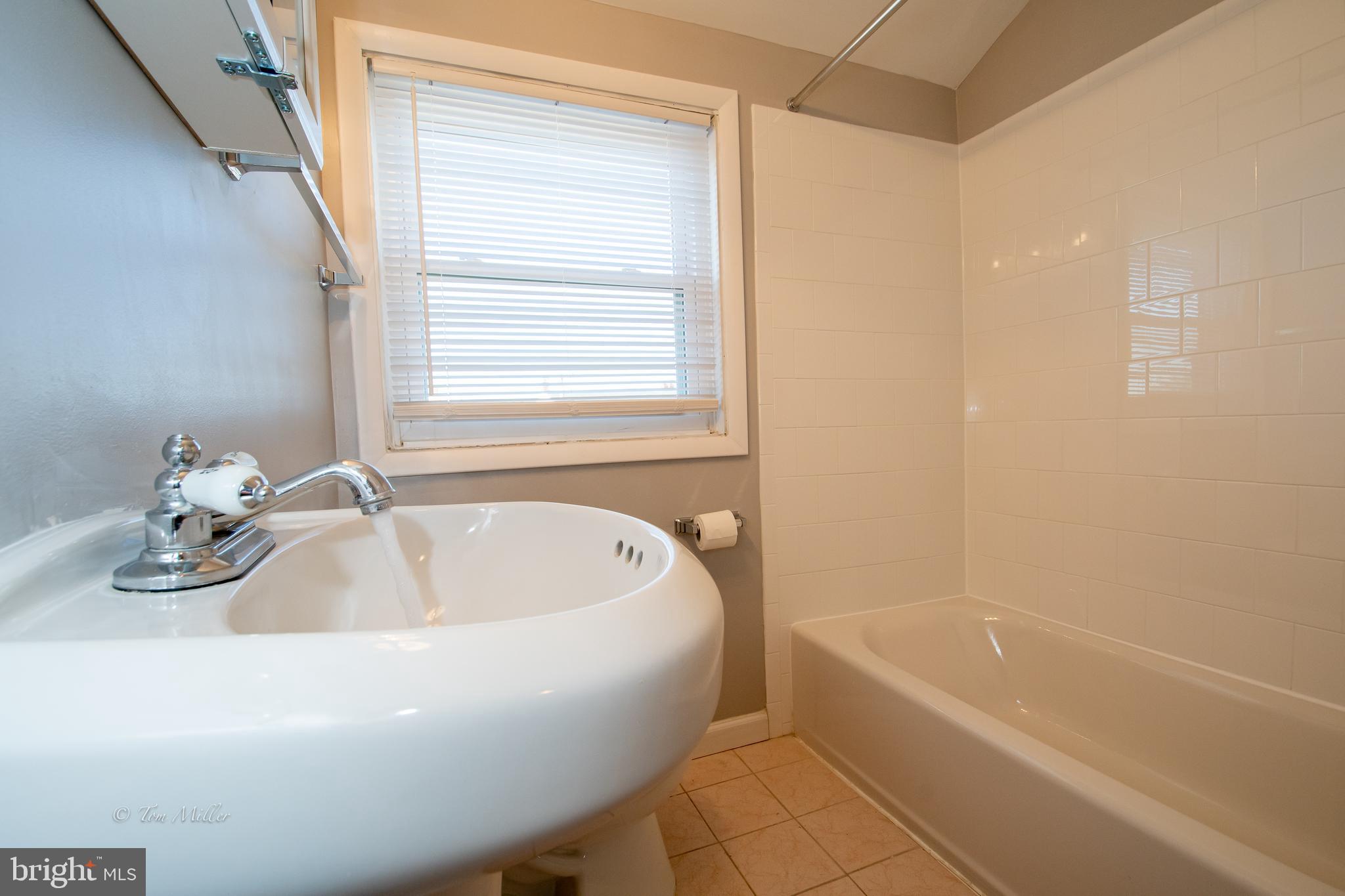 CHARLESMONT - Residential Lease