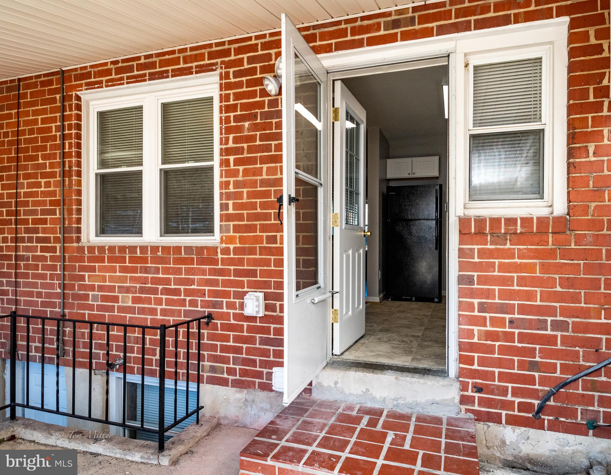 CHARLESMONT - Residential Lease