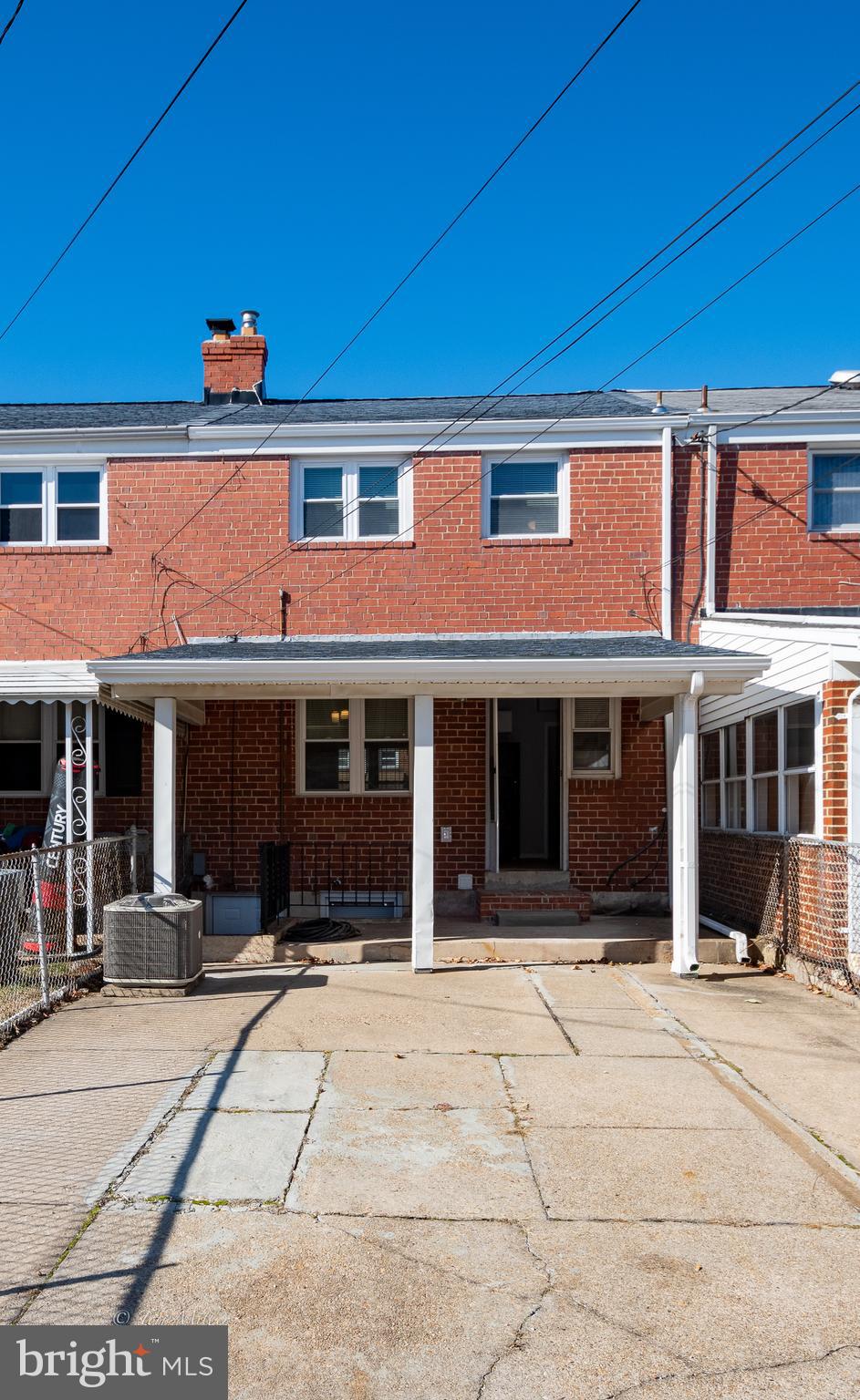 CHARLESMONT - Residential Lease