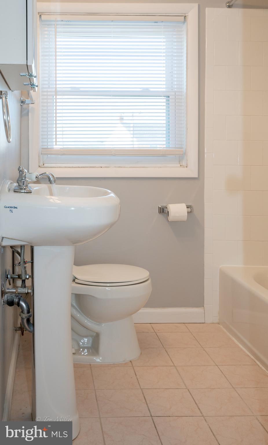 CHARLESMONT - Residential Lease