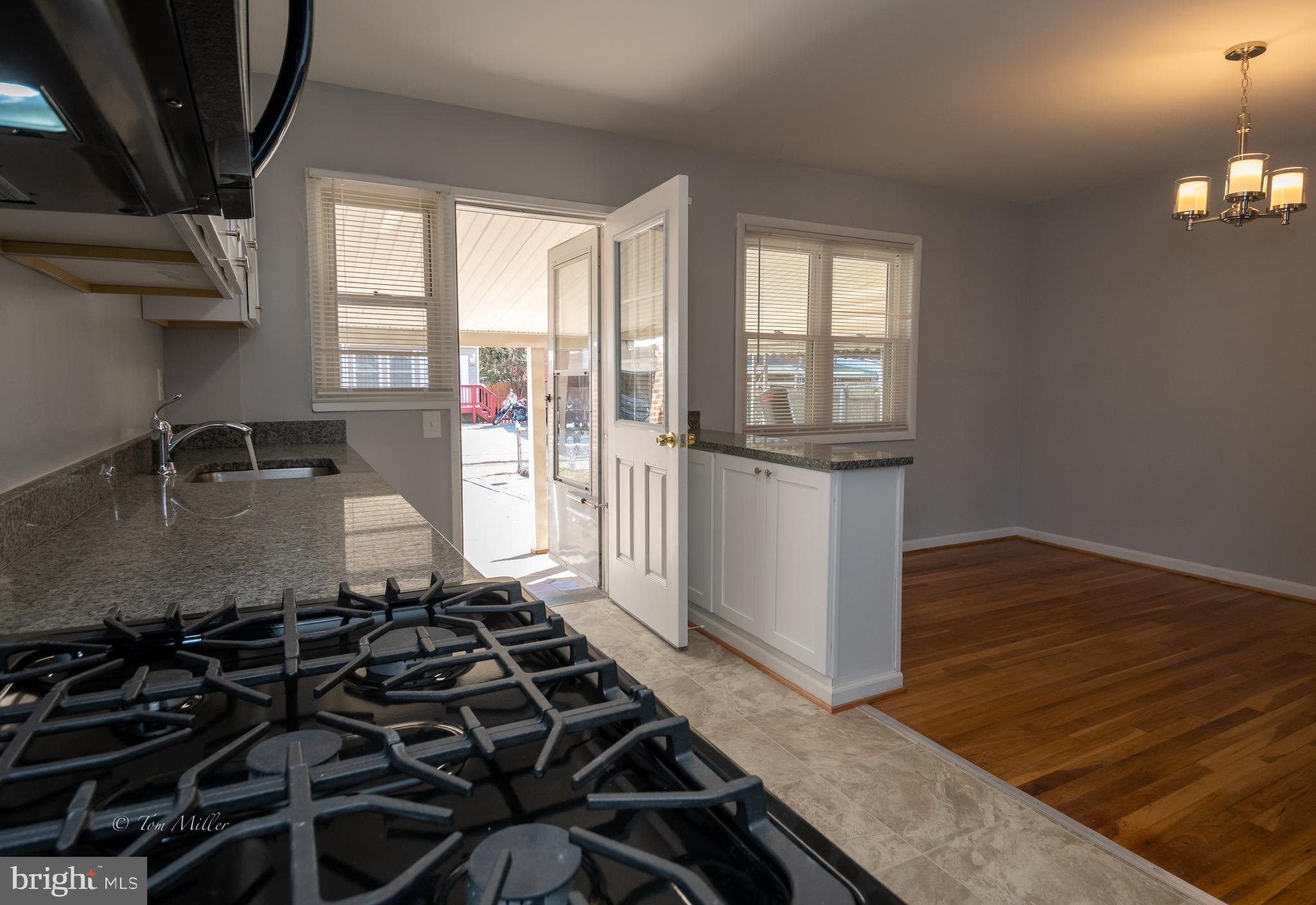 CHARLESMONT - Residential Lease