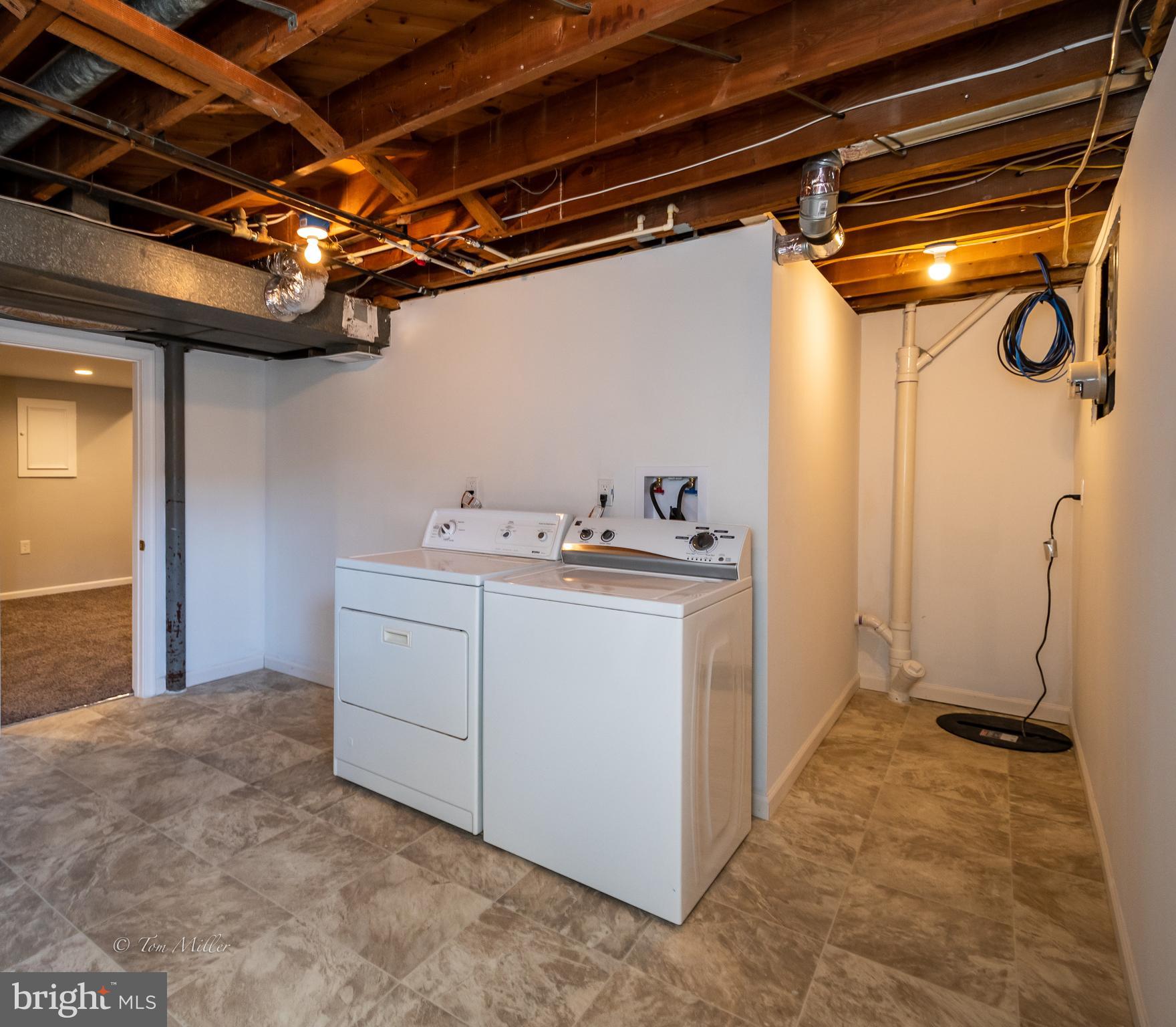 CHARLESMONT - Residential Lease