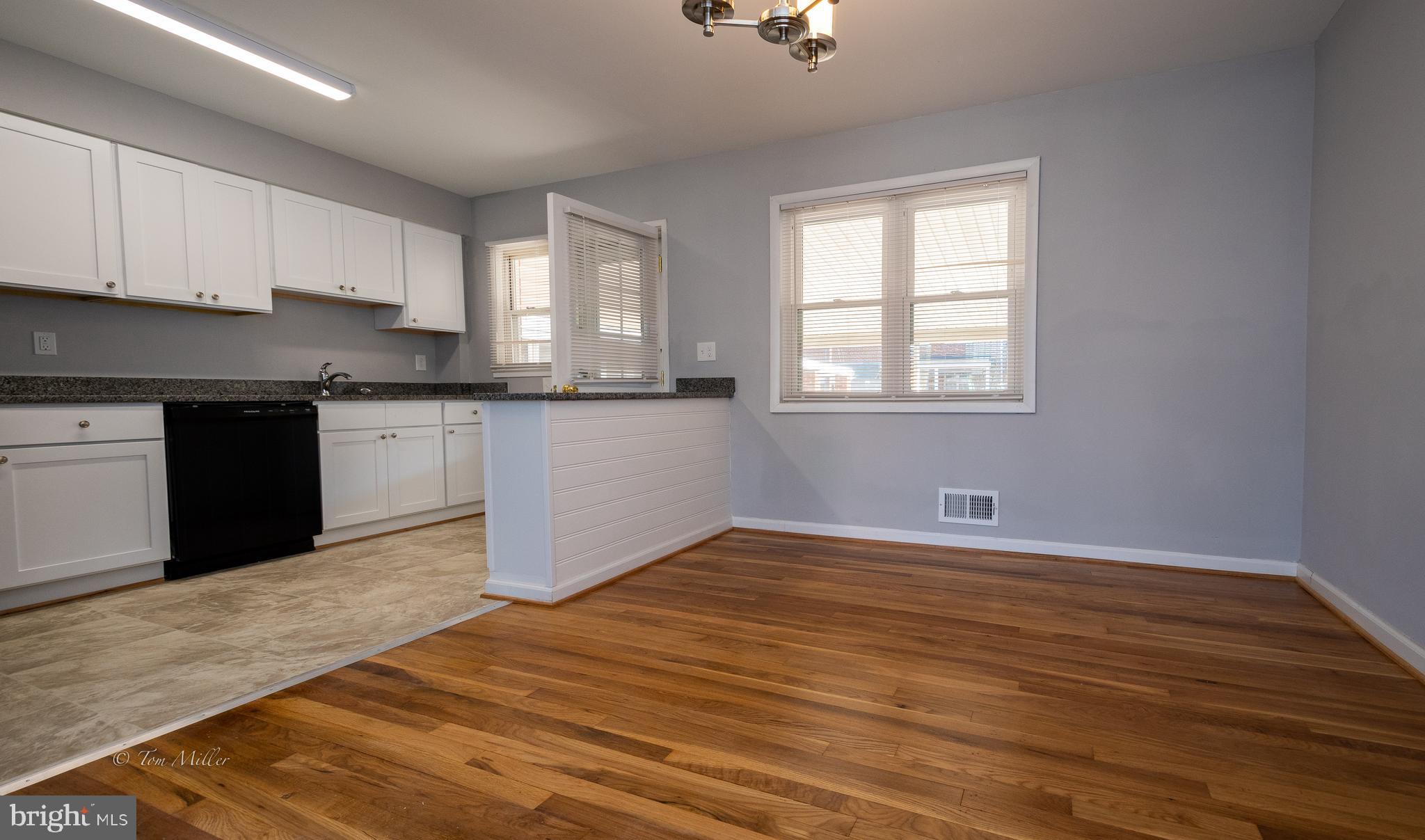 CHARLESMONT - Residential Lease