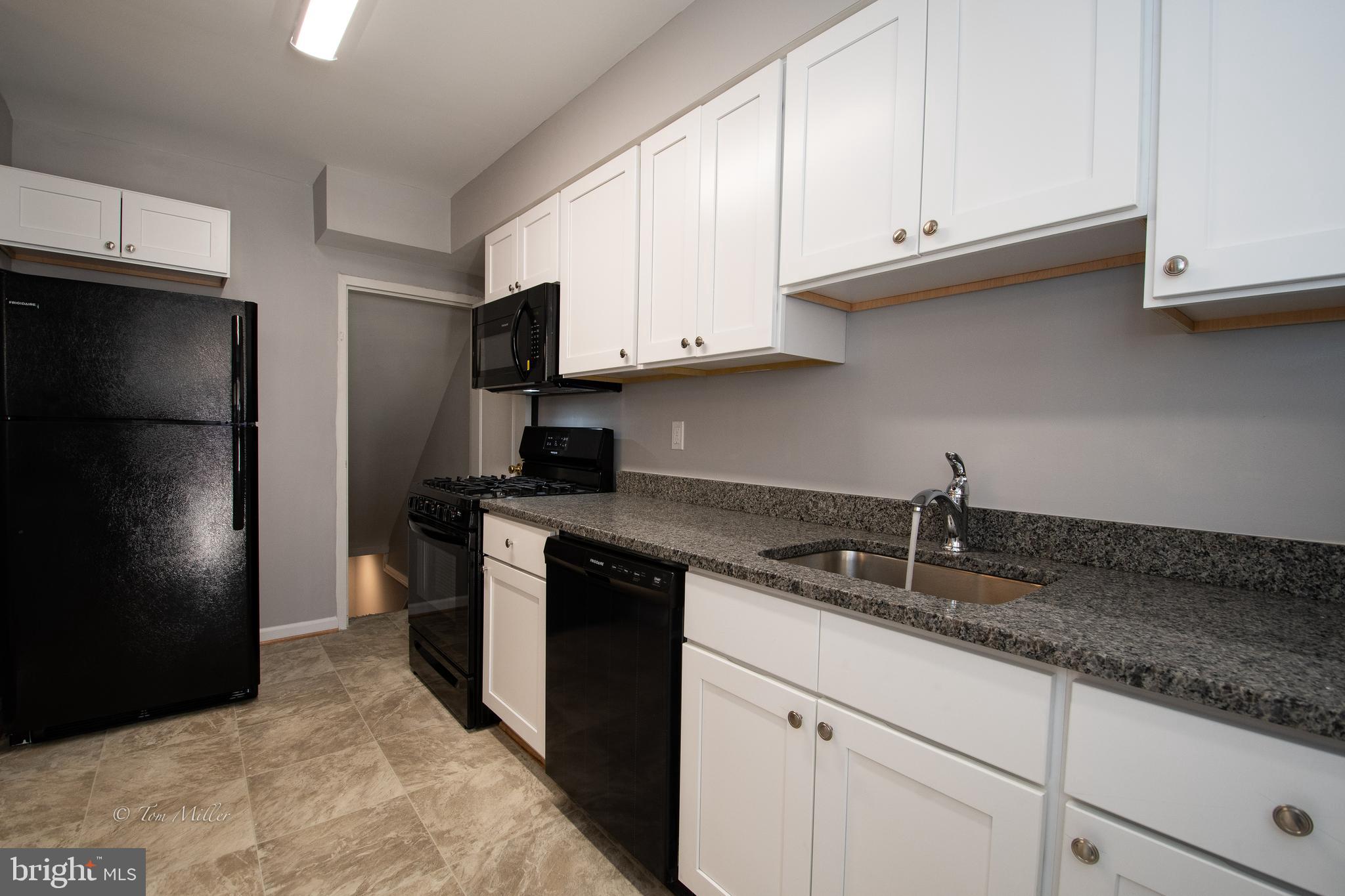 CHARLESMONT - Residential Lease