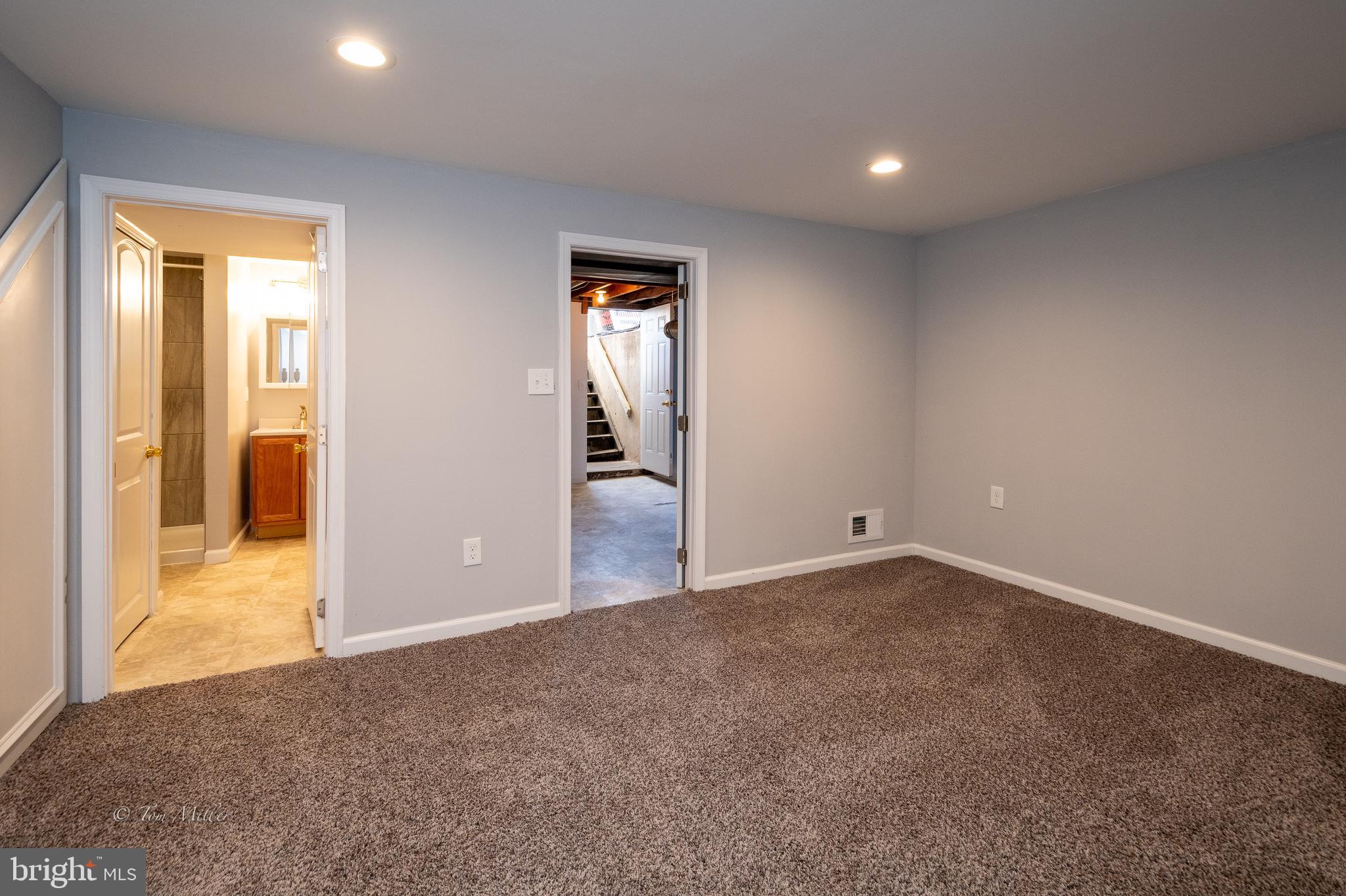 CHARLESMONT - Residential Lease