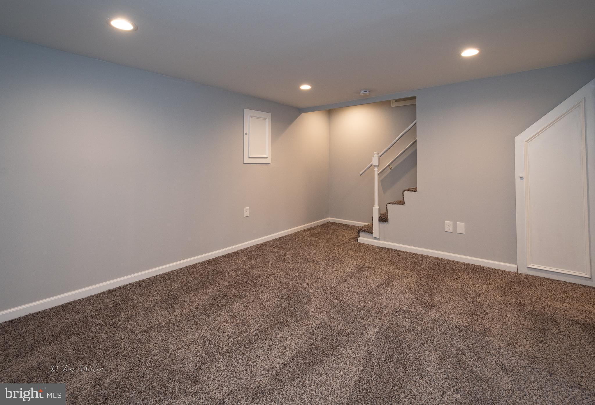 CHARLESMONT - Residential Lease