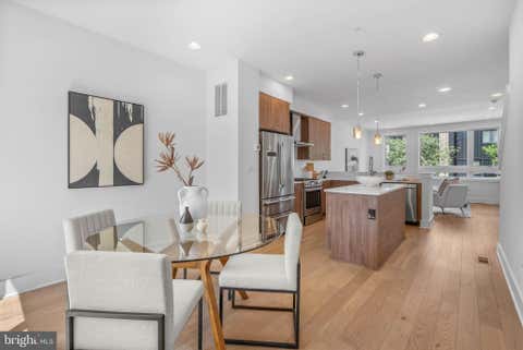 Townhouse For Sale - 642 N 5th Street<br/> PHILADELPHIA, PA 19123