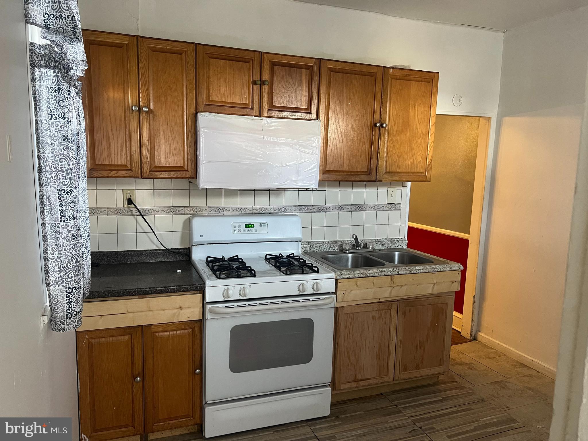 WEST OAK LANE - Residential