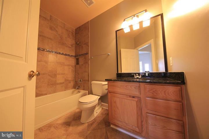 VILLAGES OF URBANA - Residential Lease