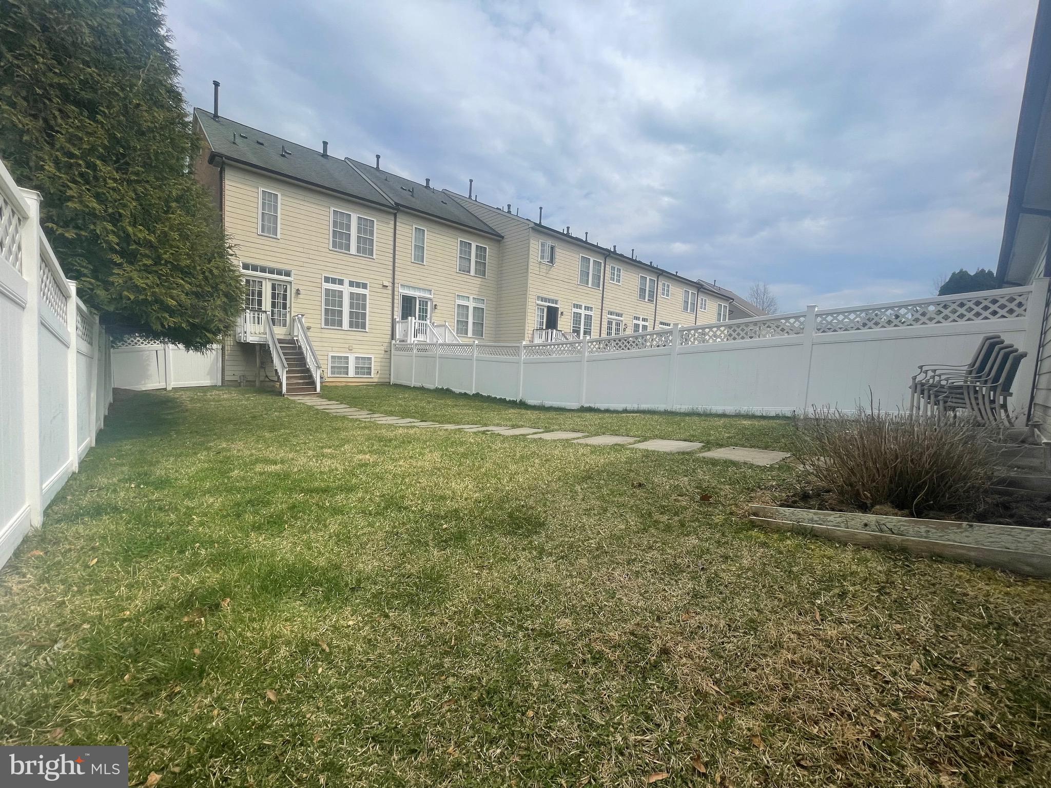 VILLAGES OF URBANA - Residential Lease