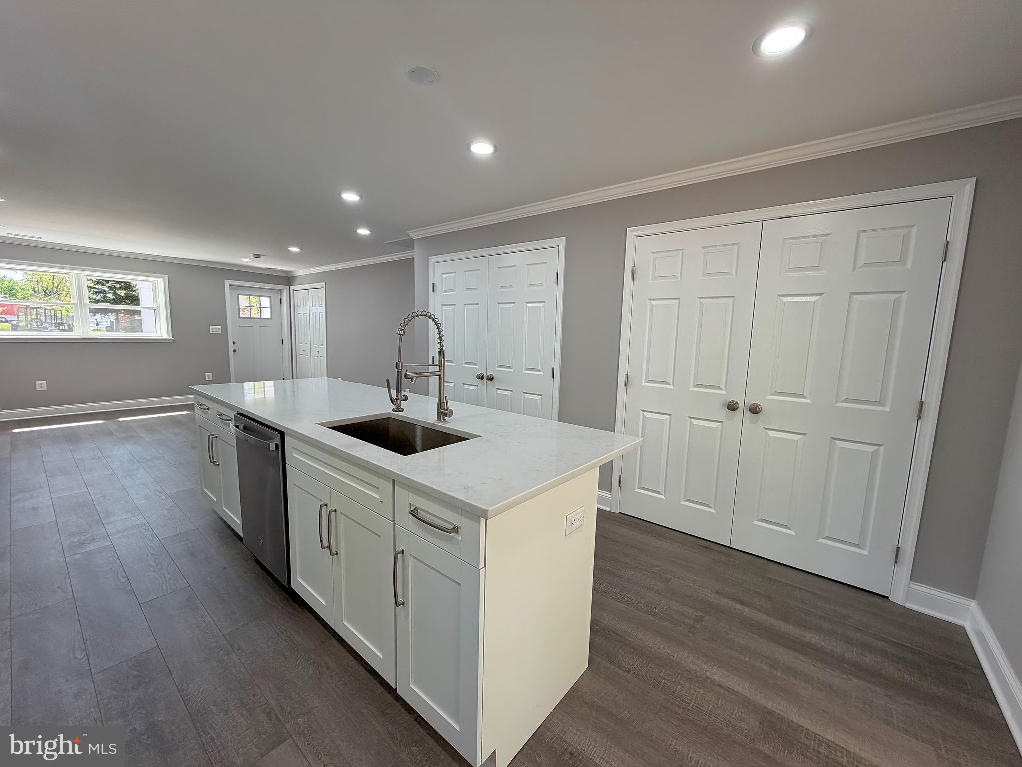 SHORELAND - Residential