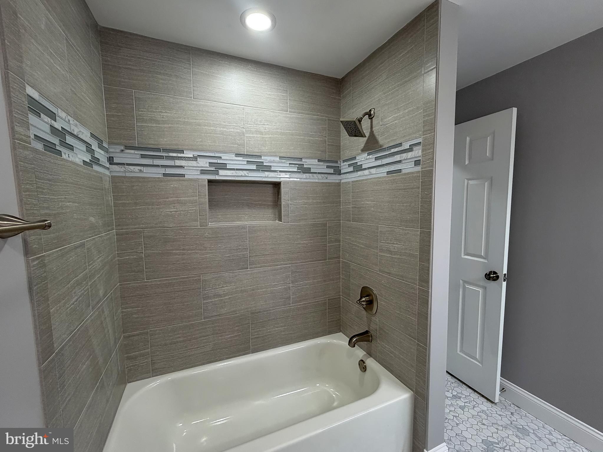 SHORELAND - Residential