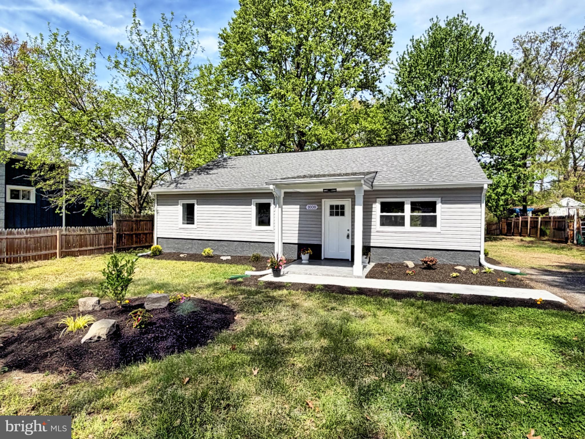 SHORELAND - Residential