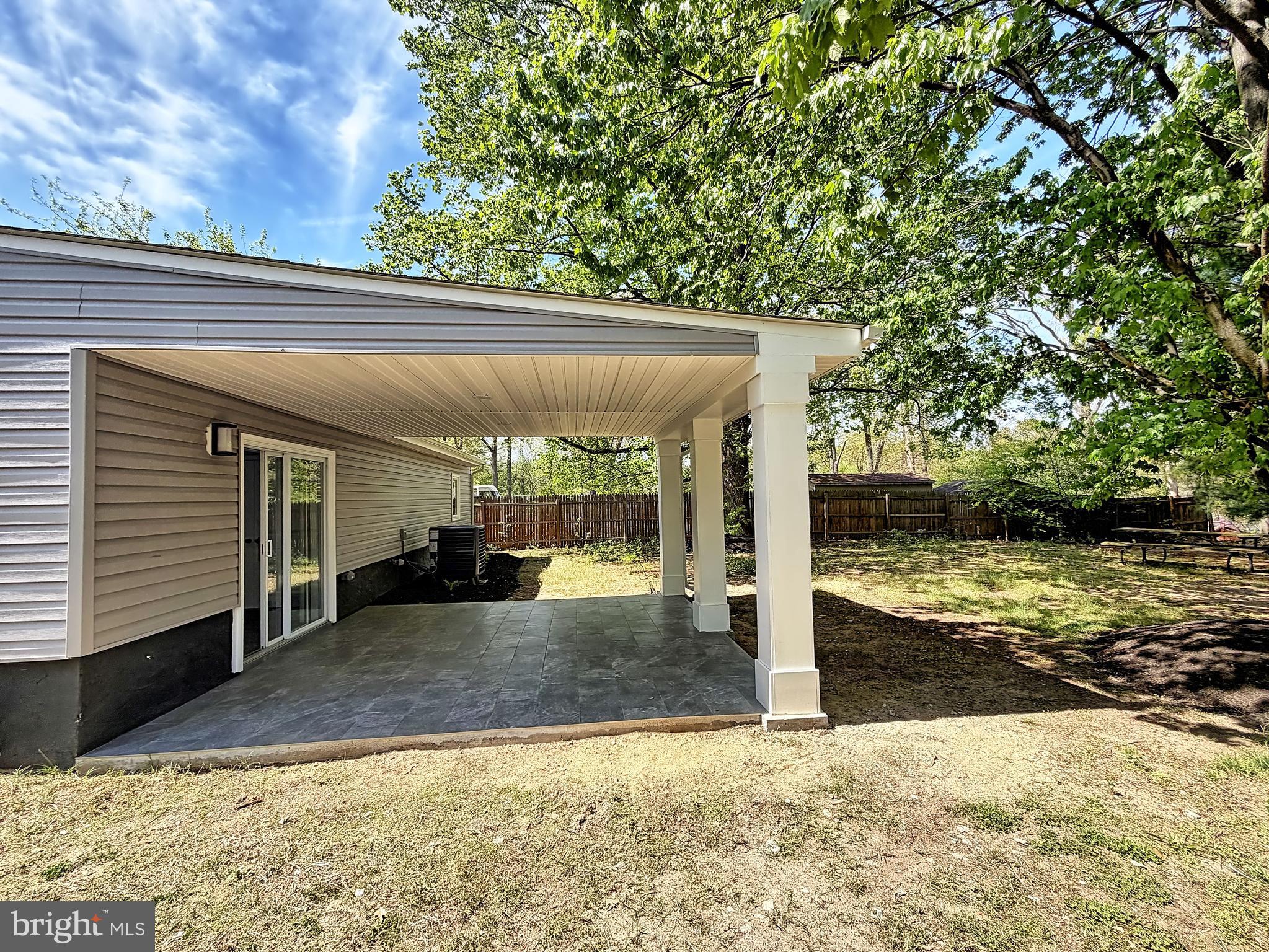 SHORELAND - Residential