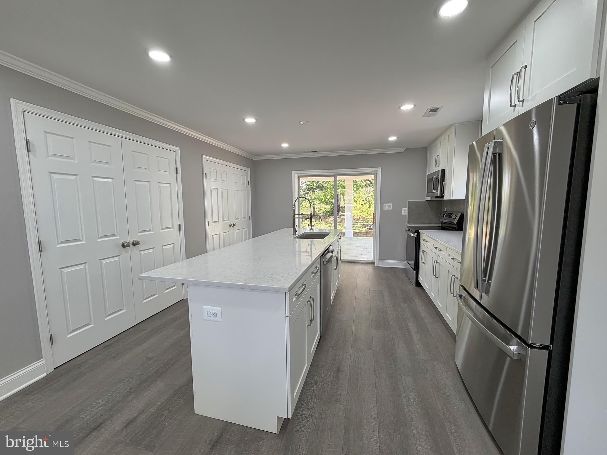 SHORELAND - Residential