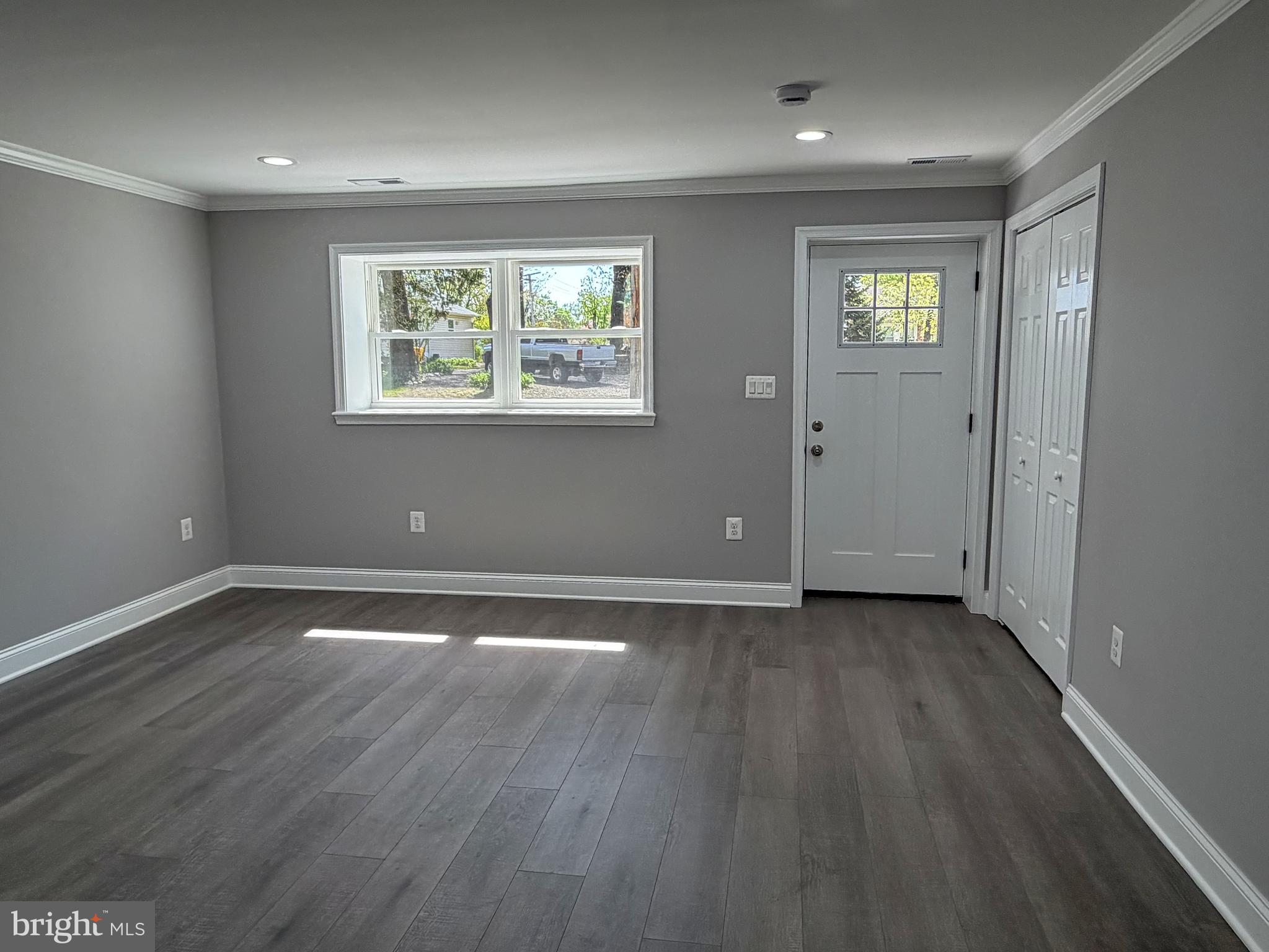 SHORELAND - Residential