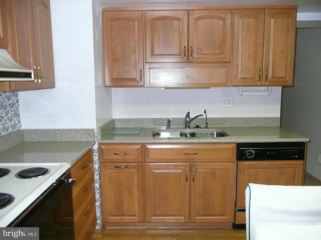 LINDEN SQUARE - Residential Lease