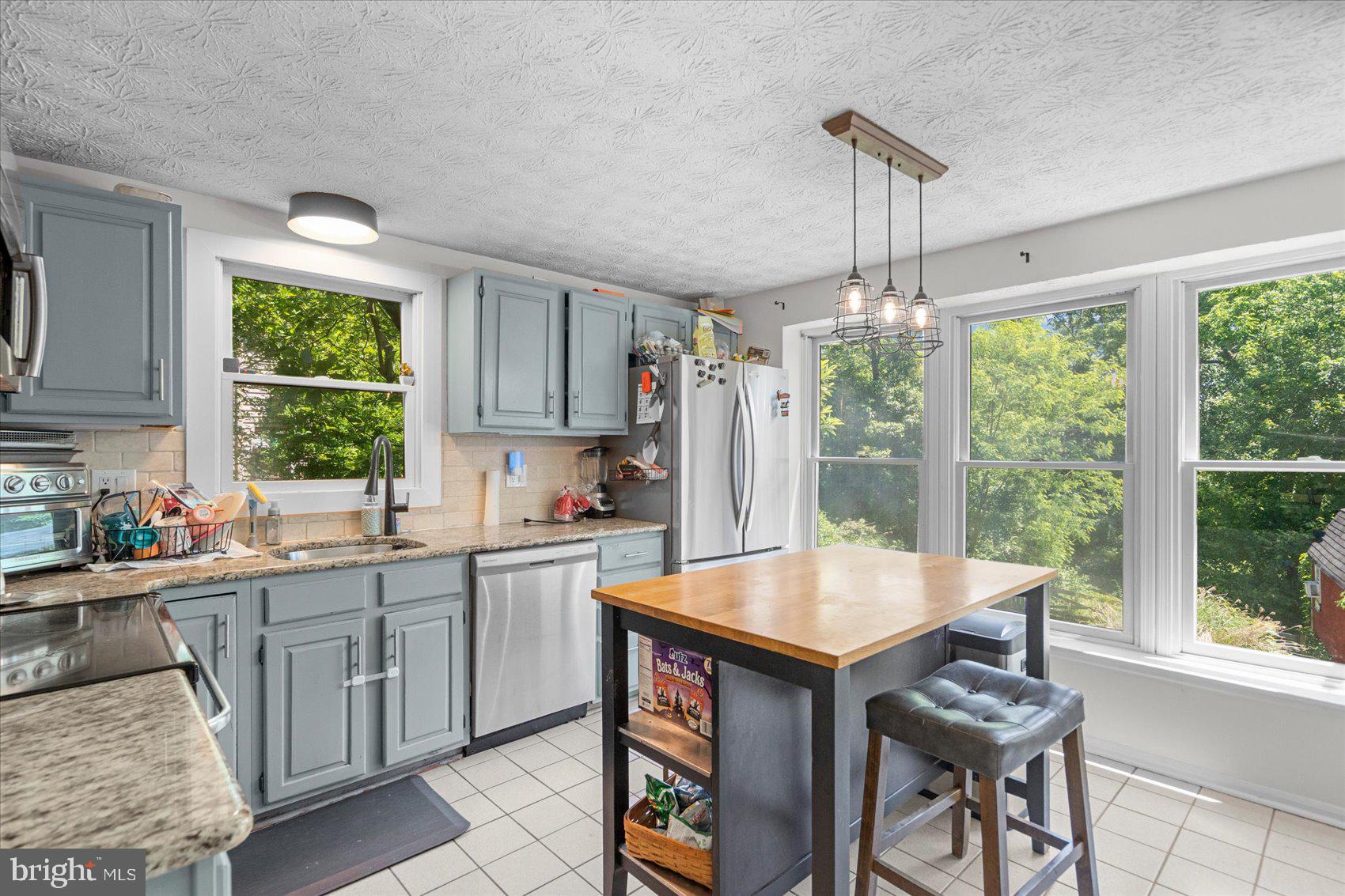 2 TOPWOOD COURT