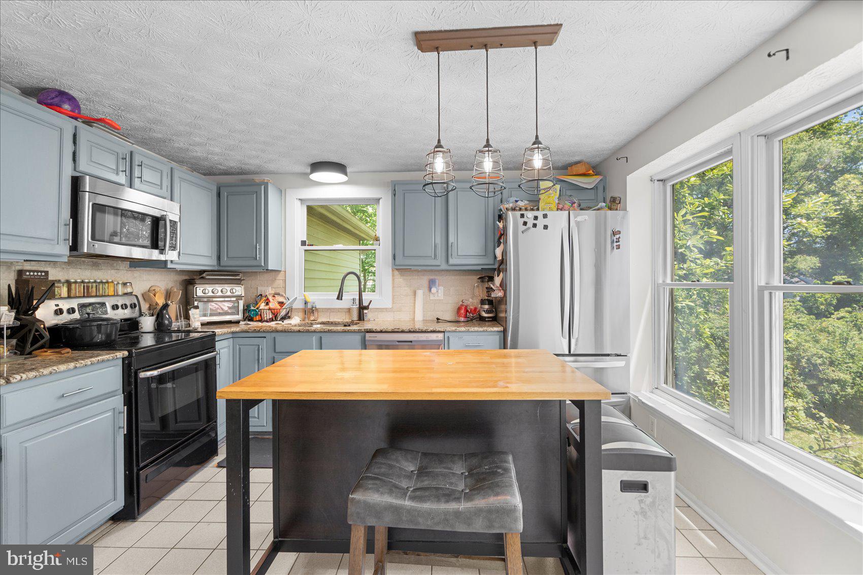 2 TOPWOOD COURT