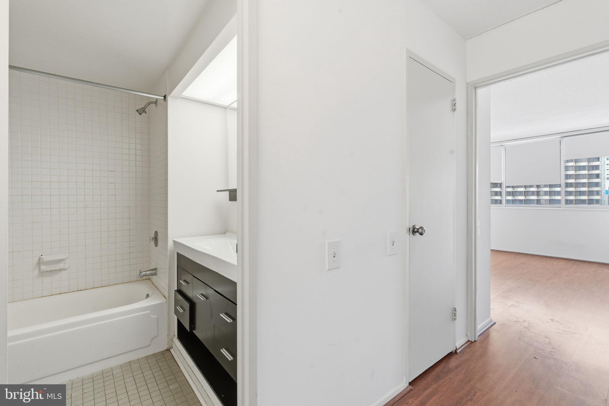 WASHINGTON SQ WEST - Residential