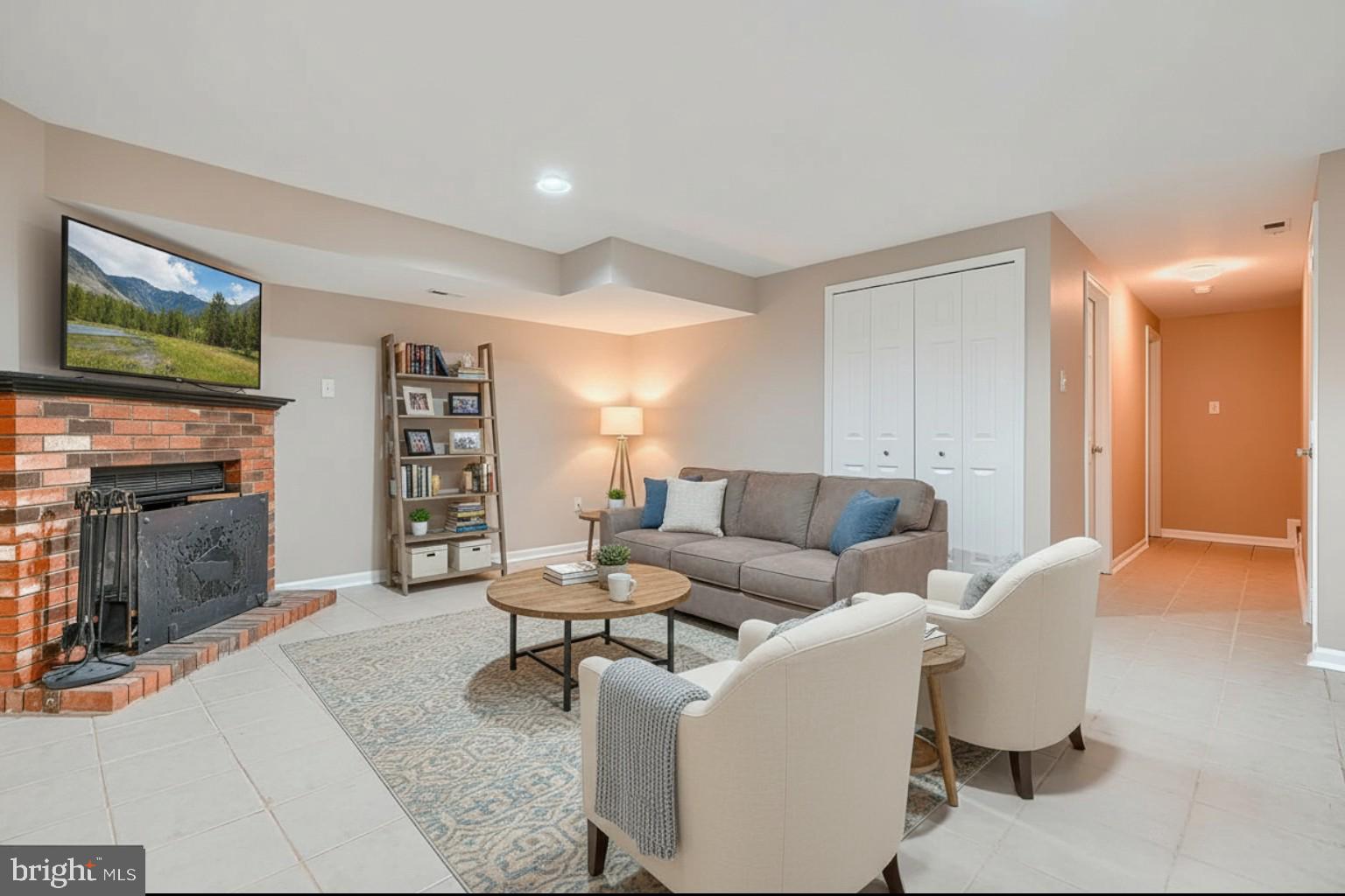 CONSTANT FRIENDSHIP - Residential Lease