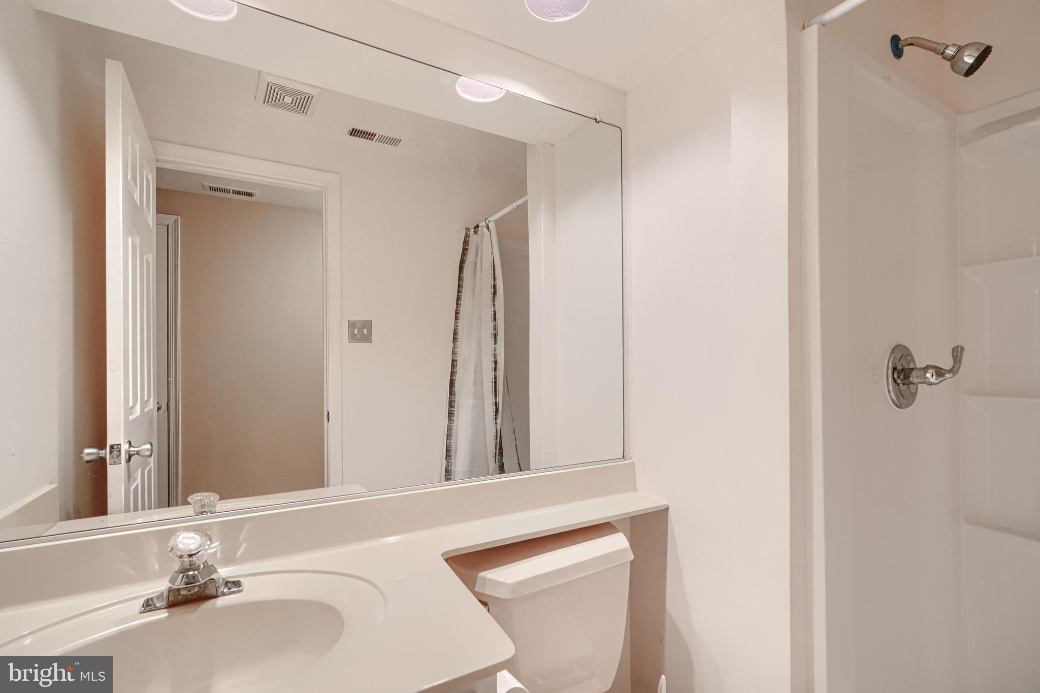 CONSTANT FRIENDSHIP - Residential Lease