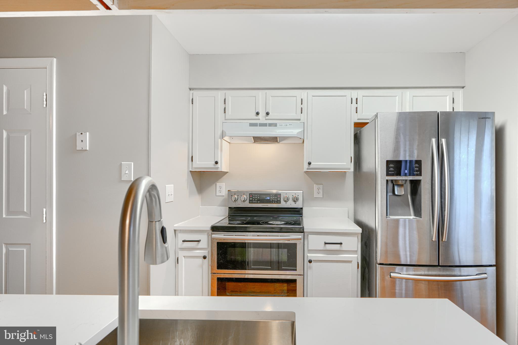 CONSTANT FRIENDSHIP - Residential Lease