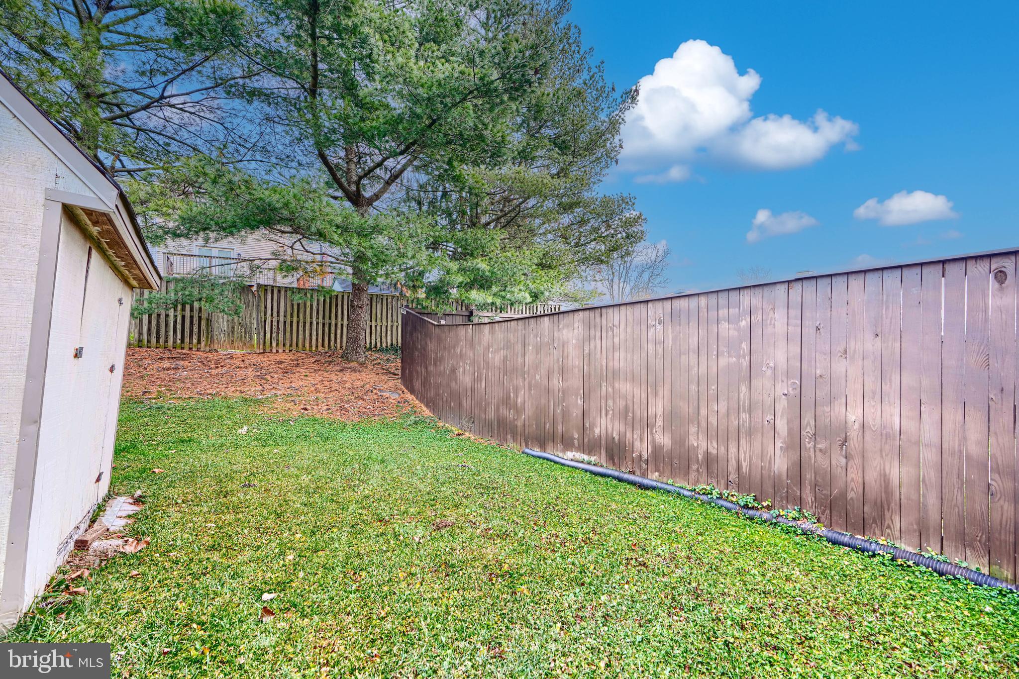 CONSTANT FRIENDSHIP - Residential Lease