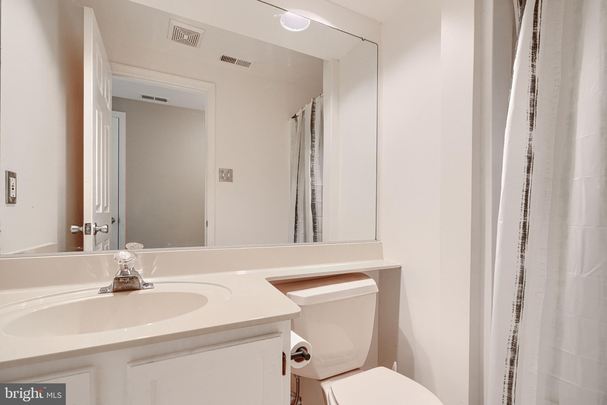 CONSTANT FRIENDSHIP - Residential Lease