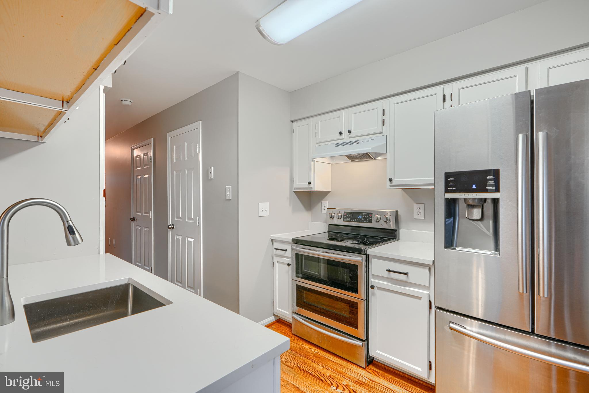 CONSTANT FRIENDSHIP - Residential Lease