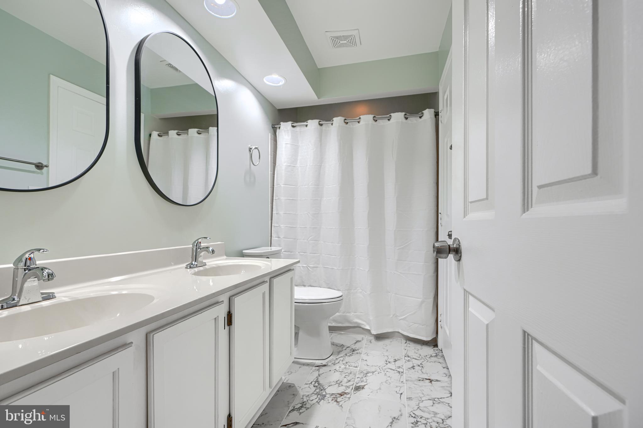 CONSTANT FRIENDSHIP - Residential Lease