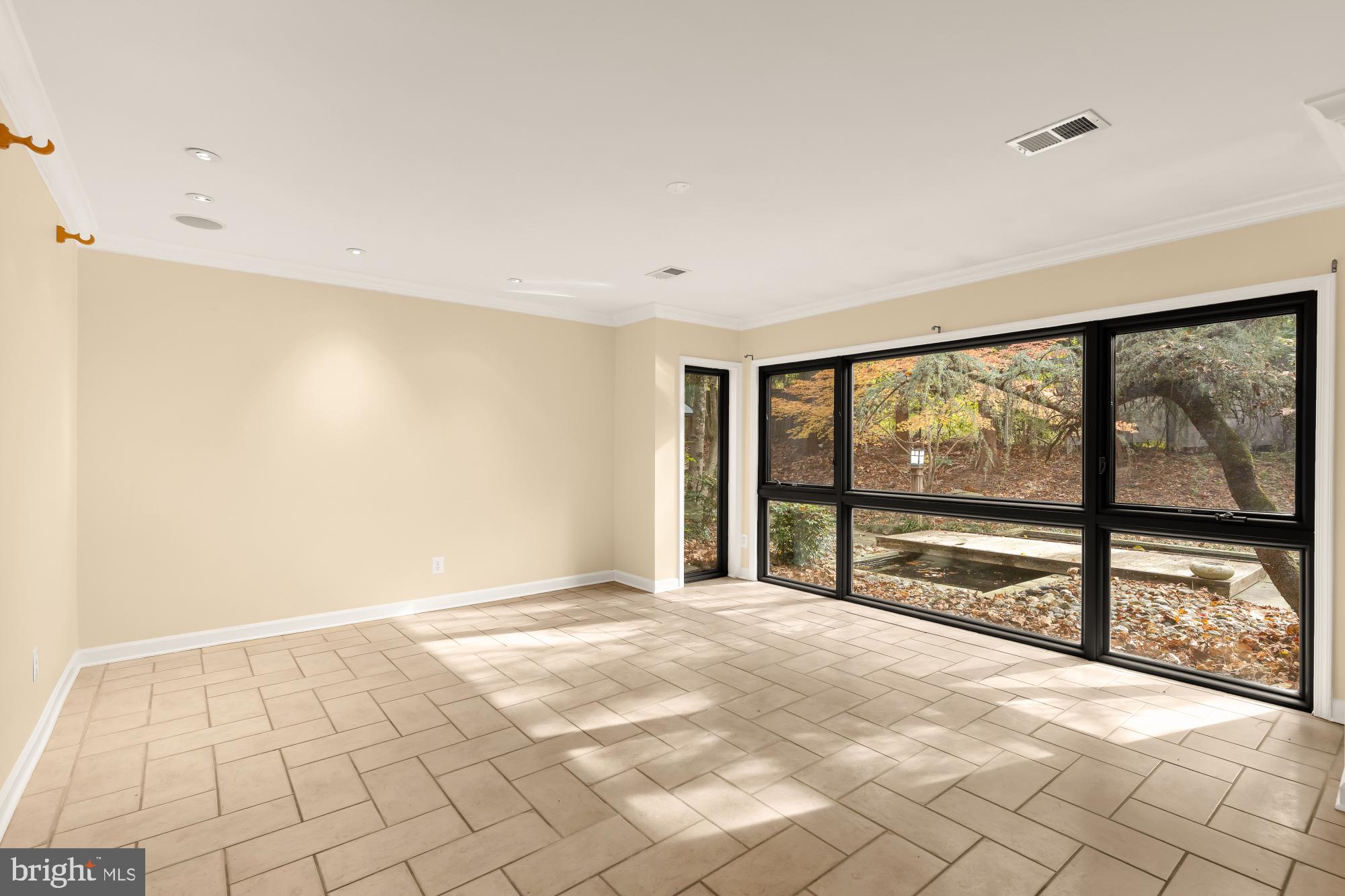 LANGLEY OAKS - Residential Lease