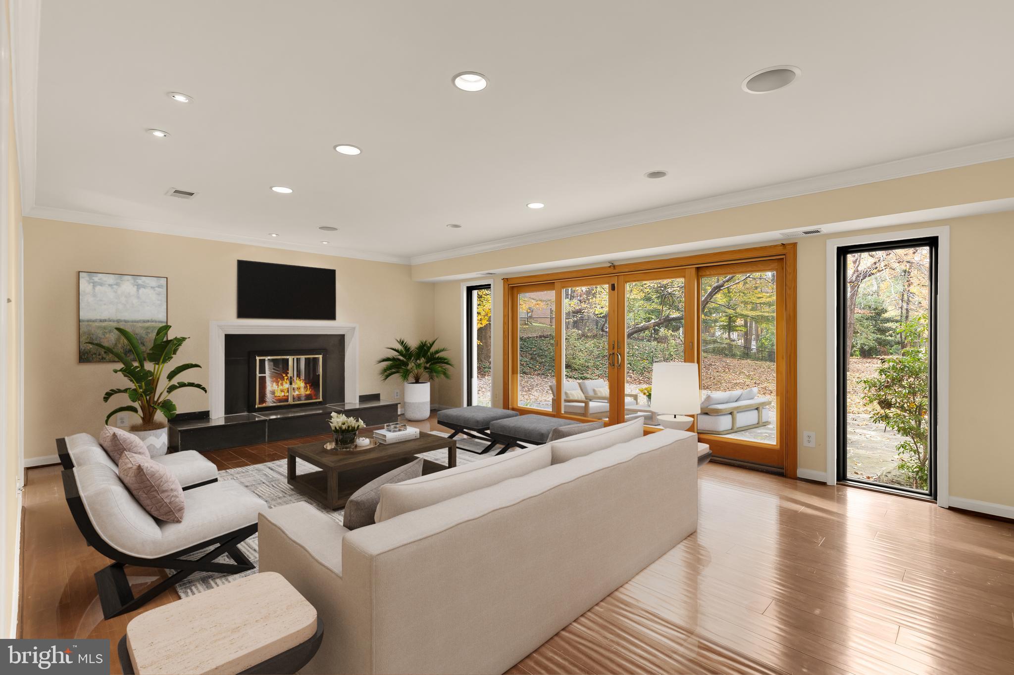 LANGLEY OAKS - Residential Lease