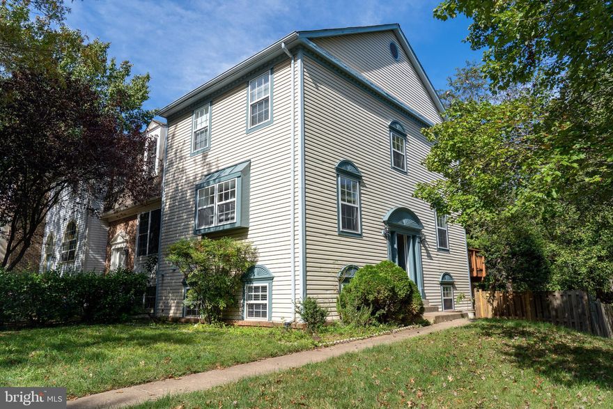 Beautiful  End Unit Town home has 4 bed rooms, 3FB and 1HB , Master Suite w/ vaulted ceilings, walk-in closet,  Hardwood floors in living area and kitchen & Carpet in rooms , Eat-in Kitchen w/ Breakfast  bar opens to dining room & walk-out to upper deck, lots of natural light, fully finished Walkout  basement with rec room & 4th room with full bath!