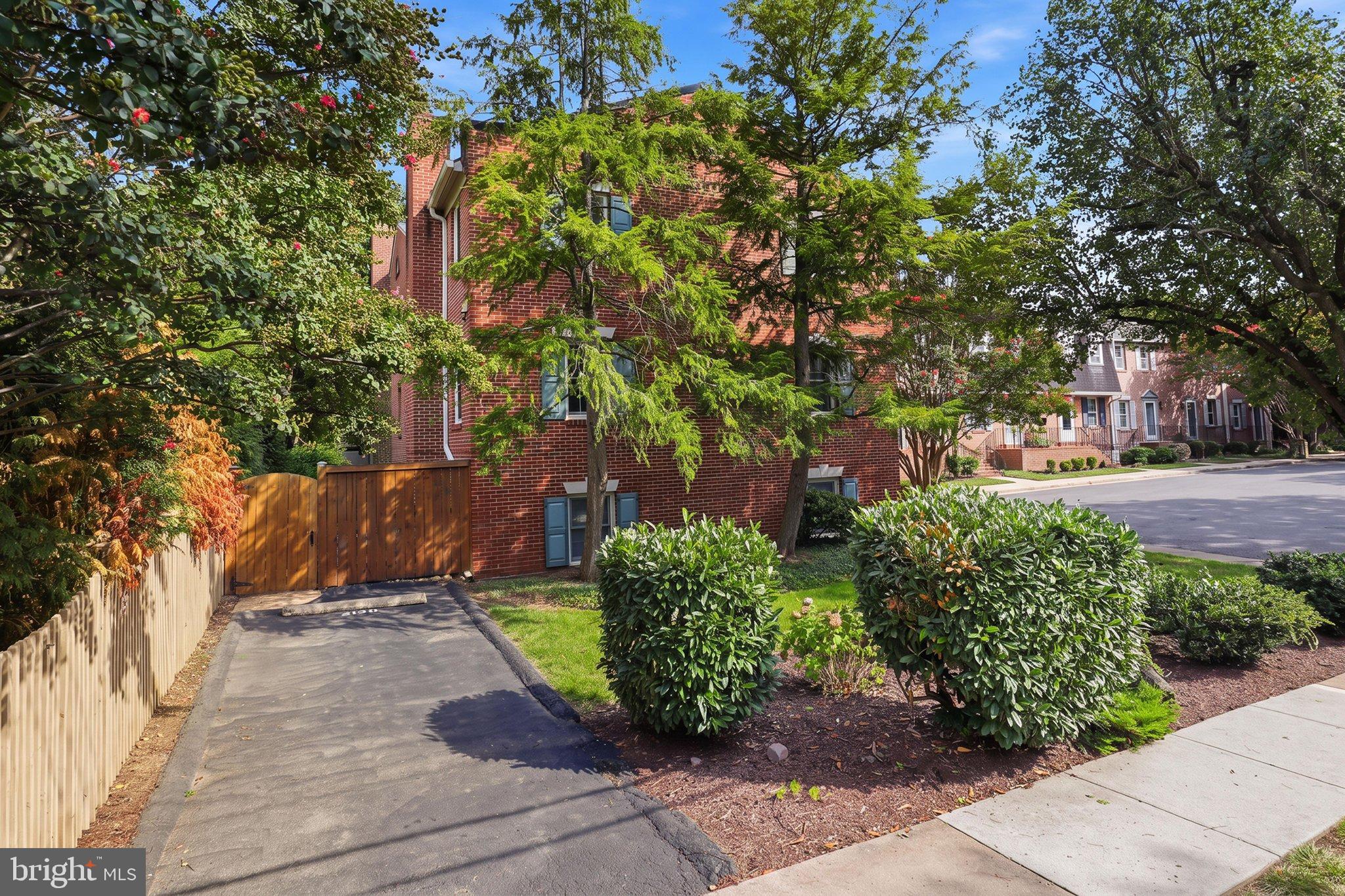 2133 N LINCOLN STREET