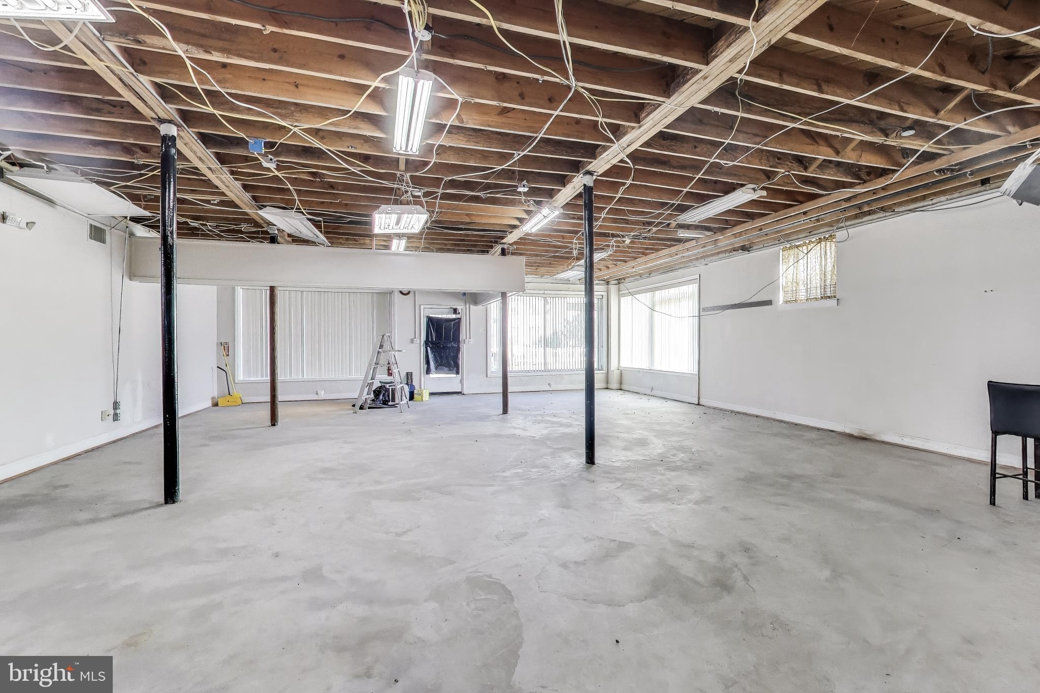 LAUREL PARK - Commercial Sale