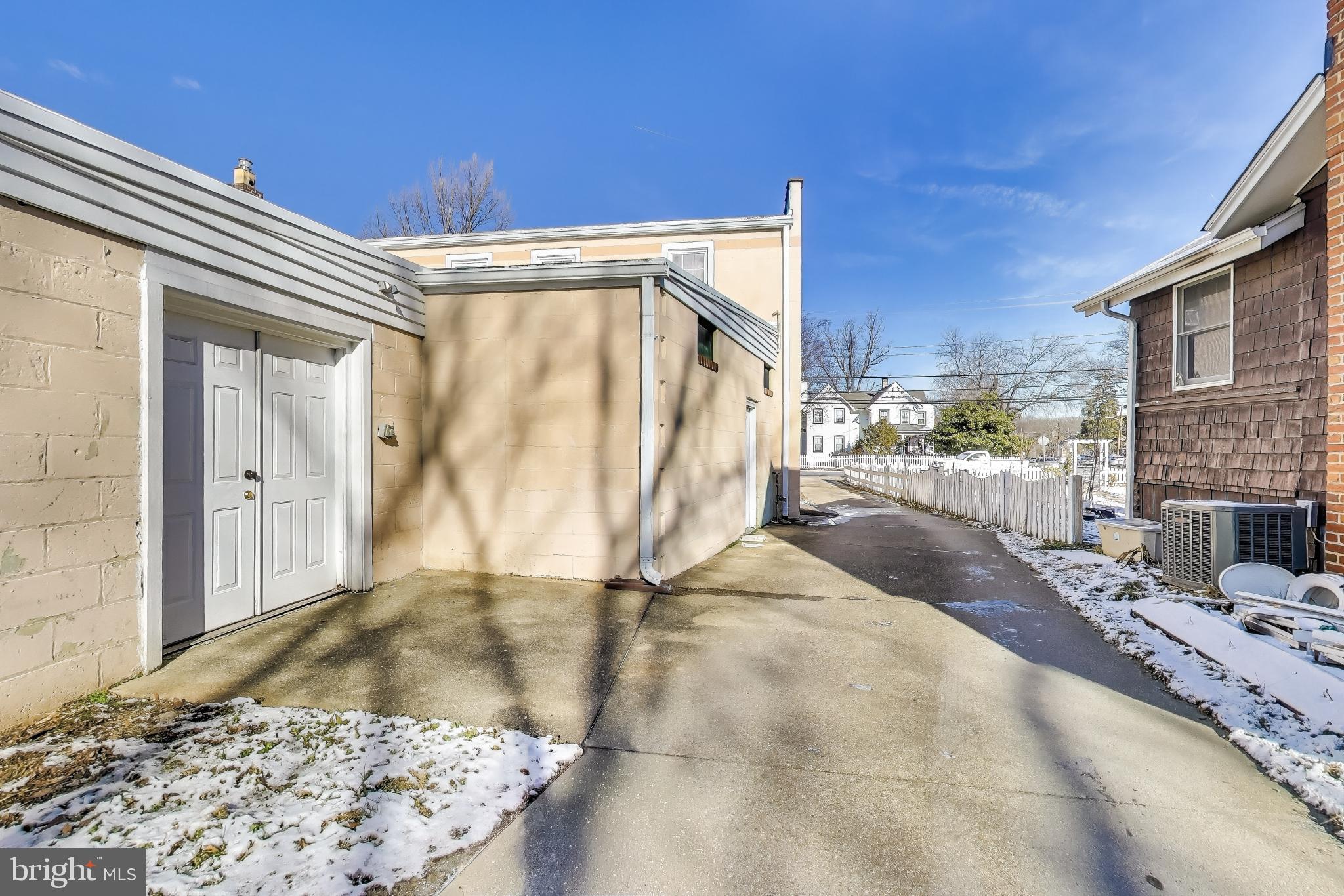 LAUREL PARK - Commercial Sale