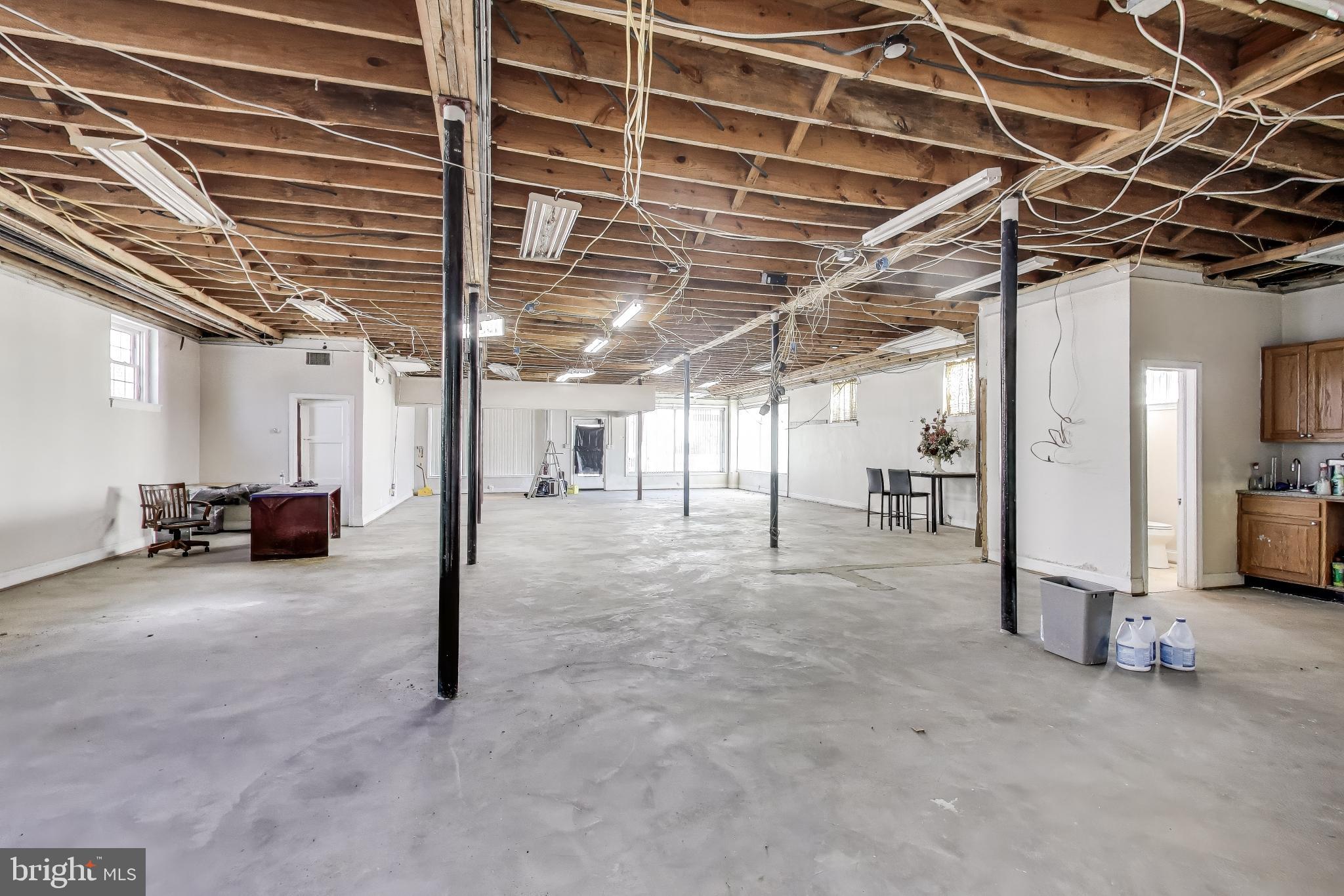 LAUREL PARK - Commercial Sale