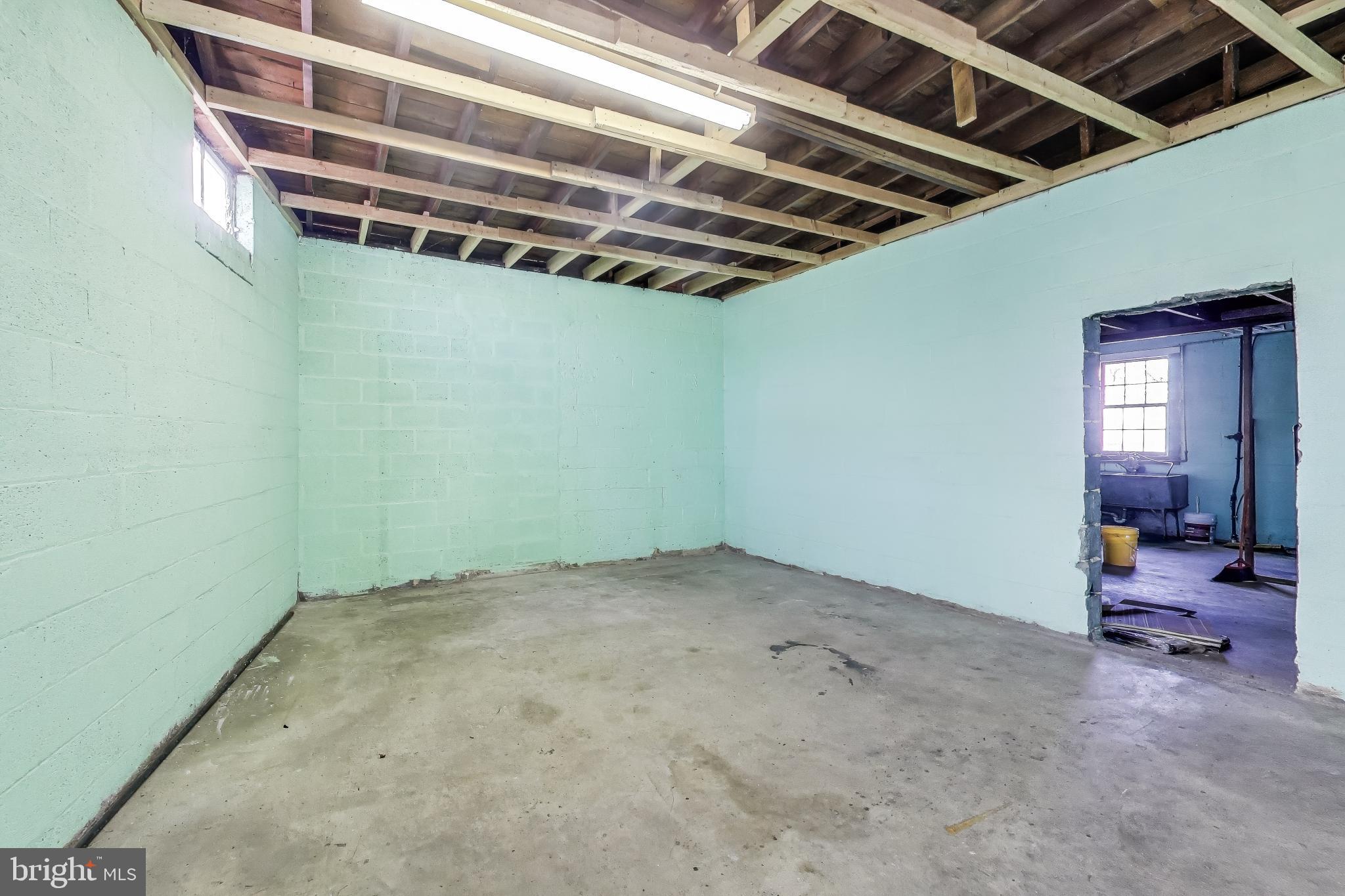 LAUREL PARK - Commercial Sale