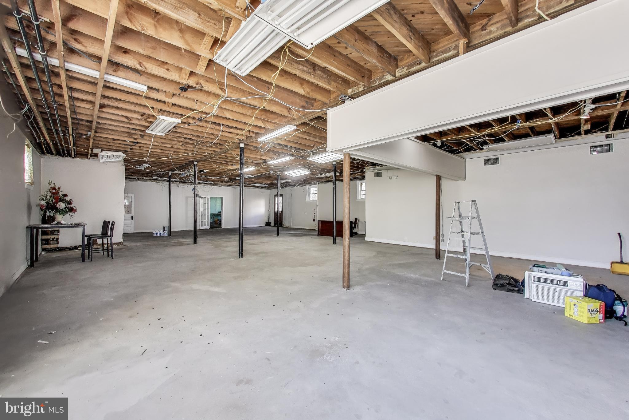 LAUREL PARK - Commercial Sale