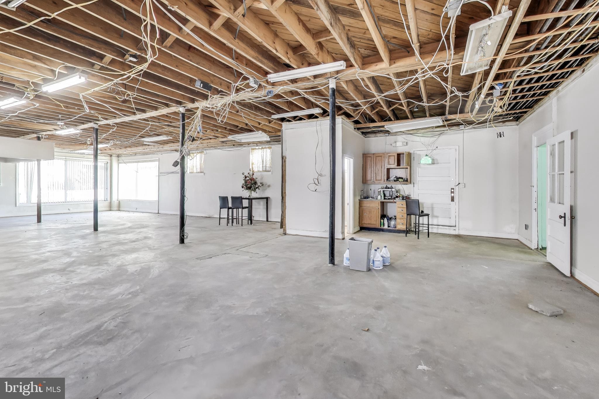 LAUREL PARK - Commercial Sale