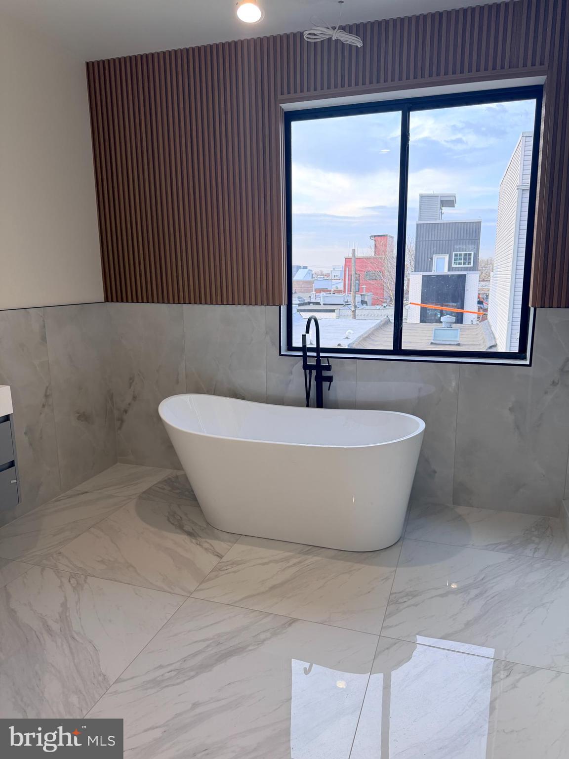 POINT BREEZE - Residential