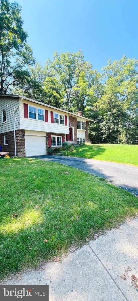 Photo of 7208 Briarcliff Drive, SPRINGFIELD, VA 22153 (MLS # VAFX2325724)