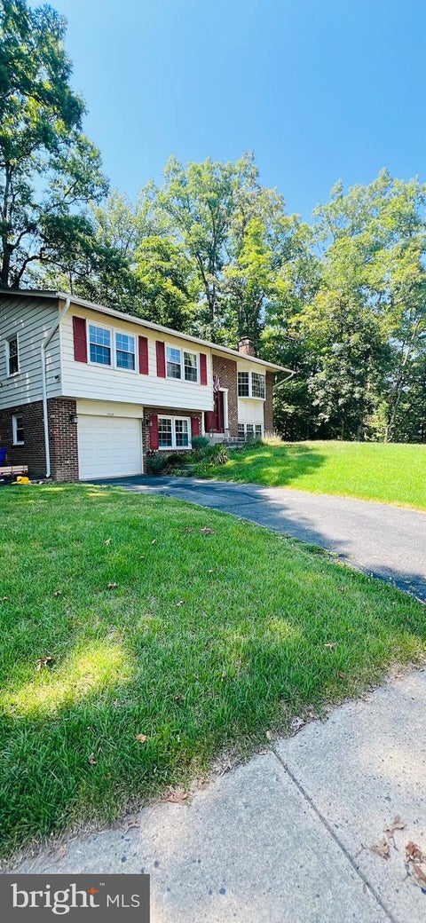 Photo of 7208 Briarcliff Drive, SPRINGFIELD, VA 22153 (MLS # VAFX2325724)