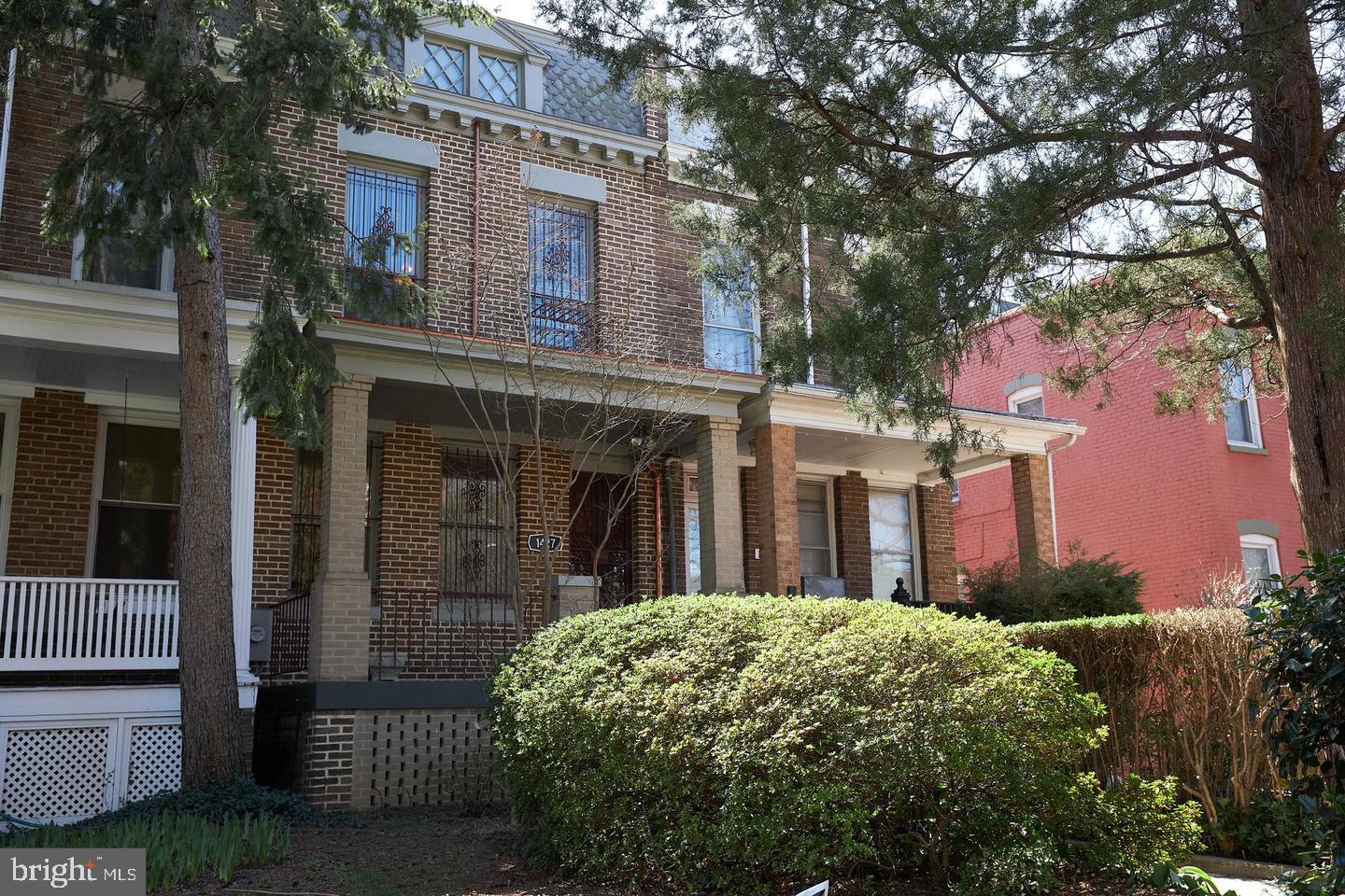 1427 E CAPITOL STREET NE