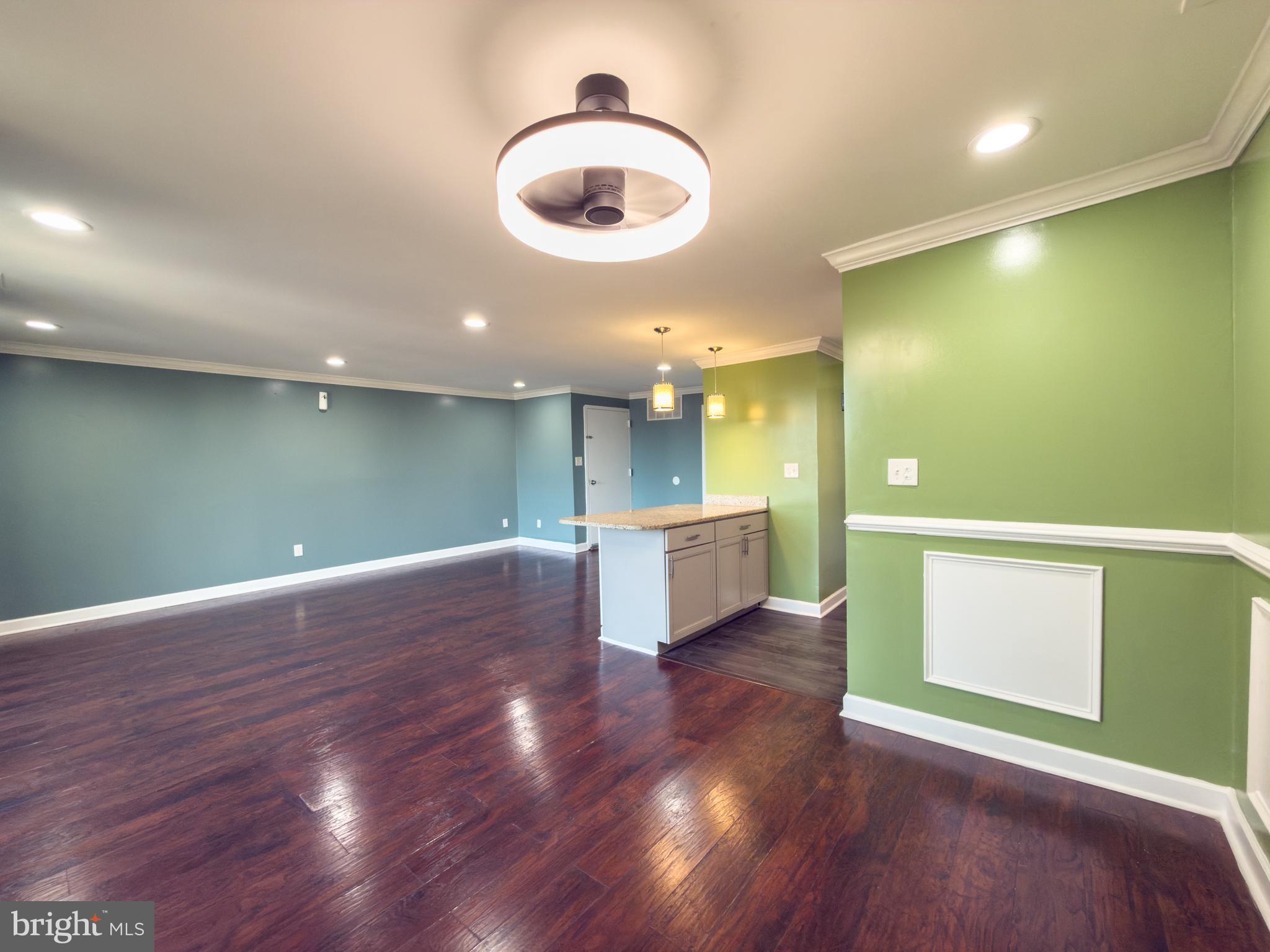 HUNTLEY SQUARE CONDOMINIUMS - Residential
