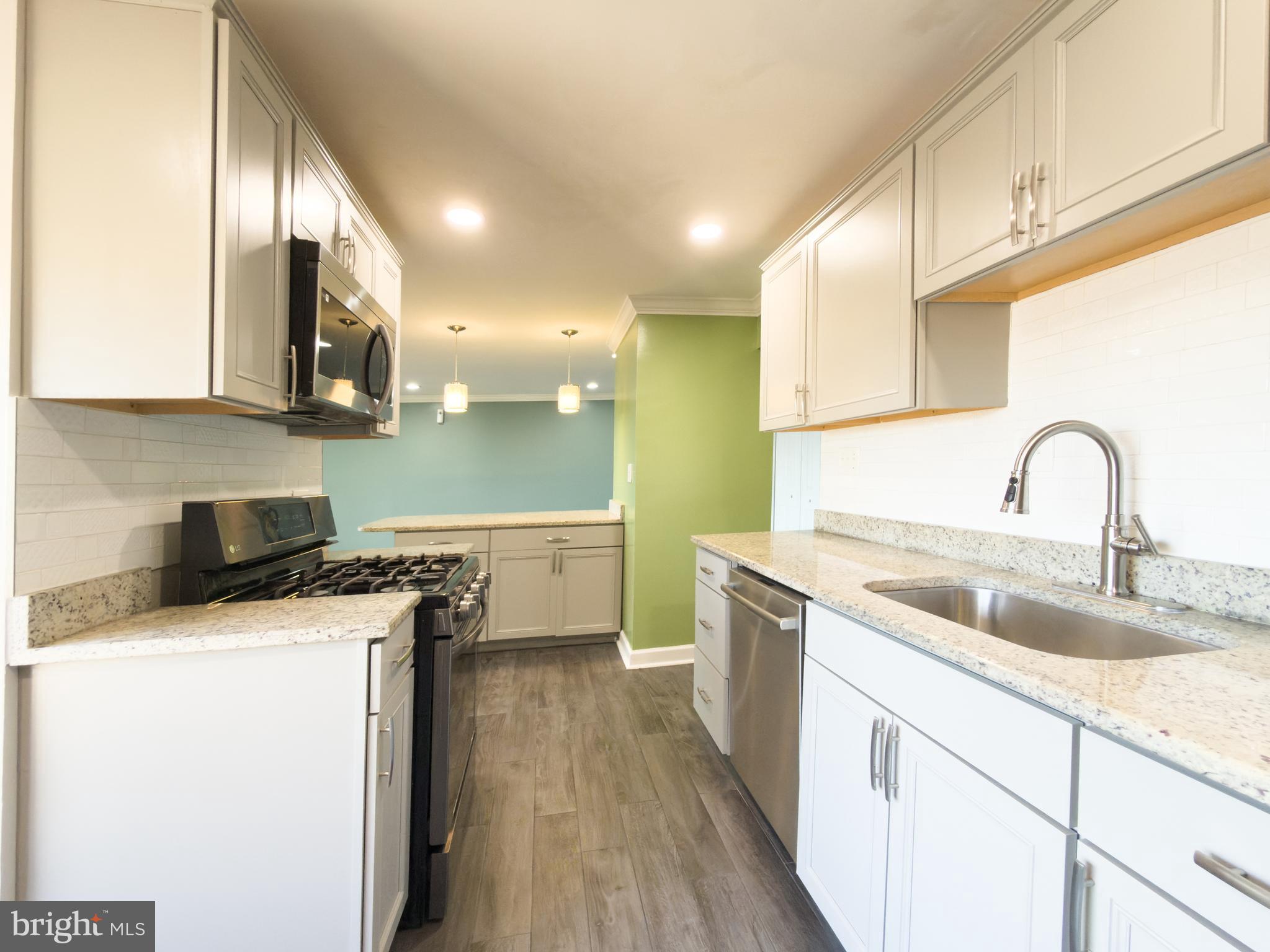 HUNTLEY SQUARE CONDOMINIUMS - Residential
