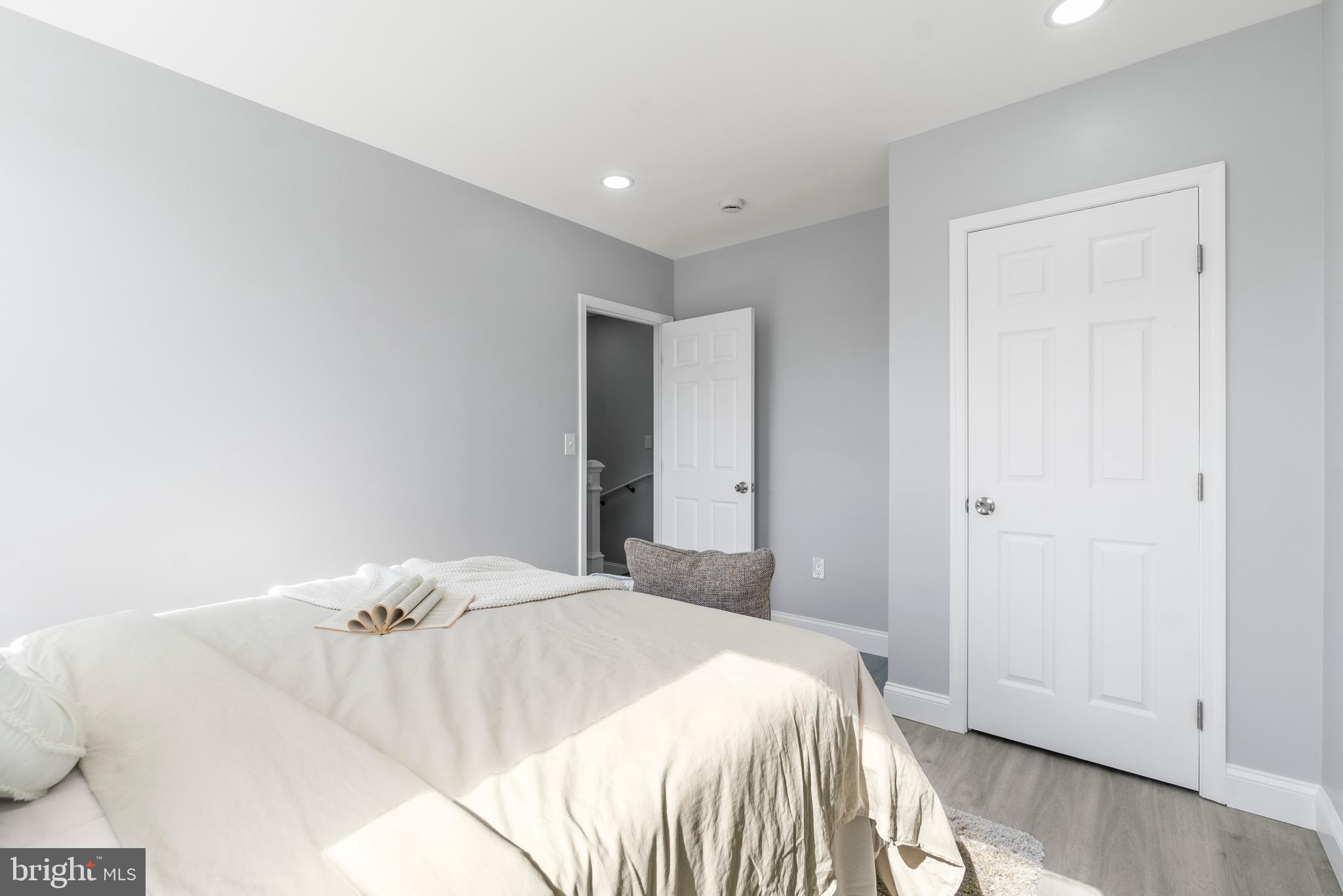SANDTOWN-WINCHESTER - Residential