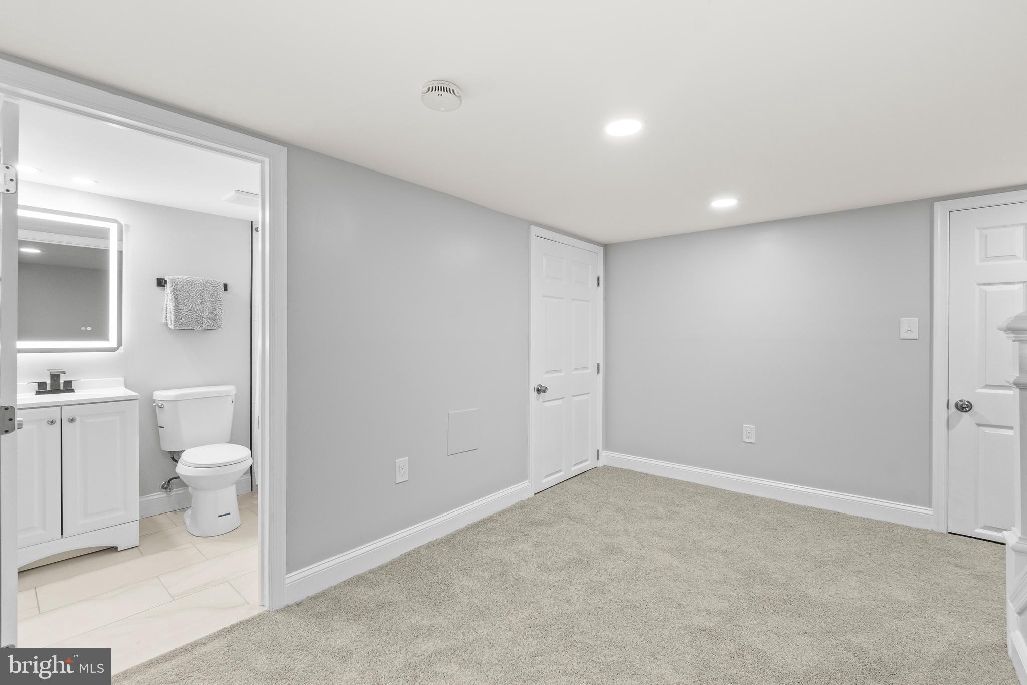 SANDTOWN-WINCHESTER - Residential