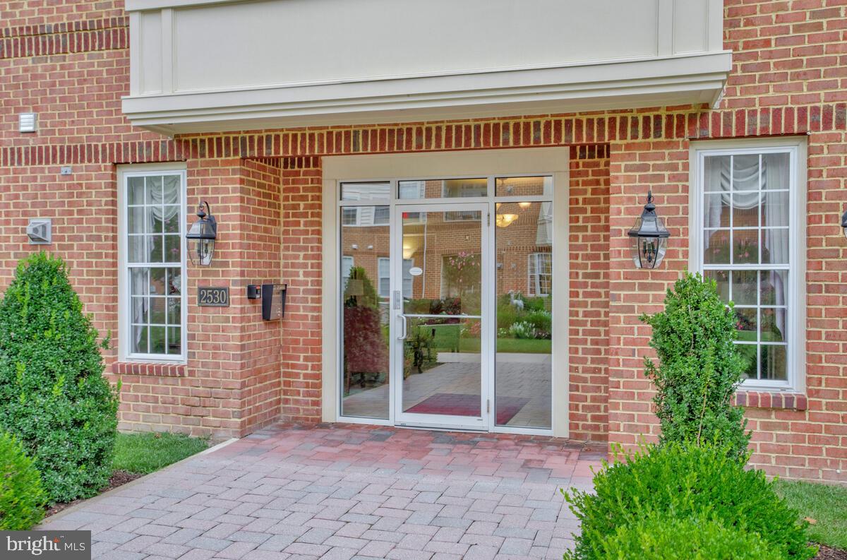2530 KENSINGTON GARDENS 402